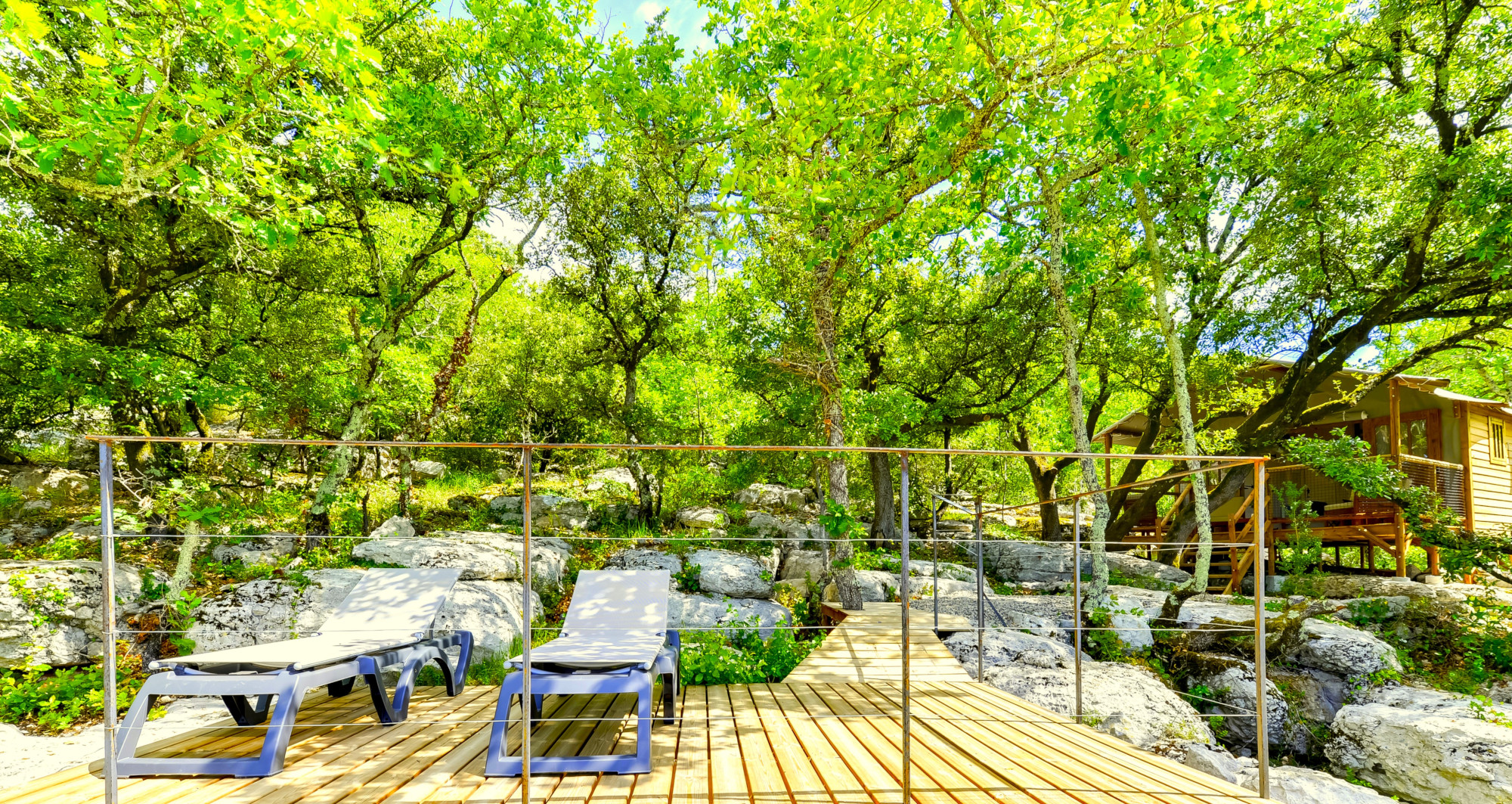Les Chênes Verts : un écolodge enchanteur en pleine nature à Balazuc — chambre