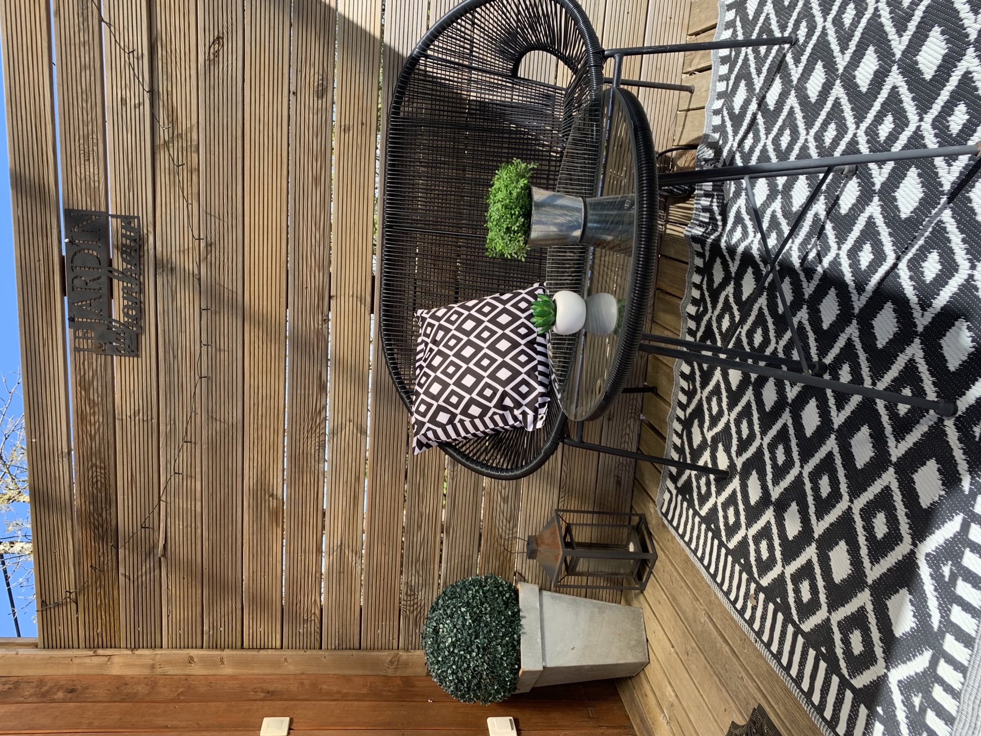 Évasion dans une tiny house avec spa en Midi-Pyrénées à Faycelles — vue depuis la terrasse