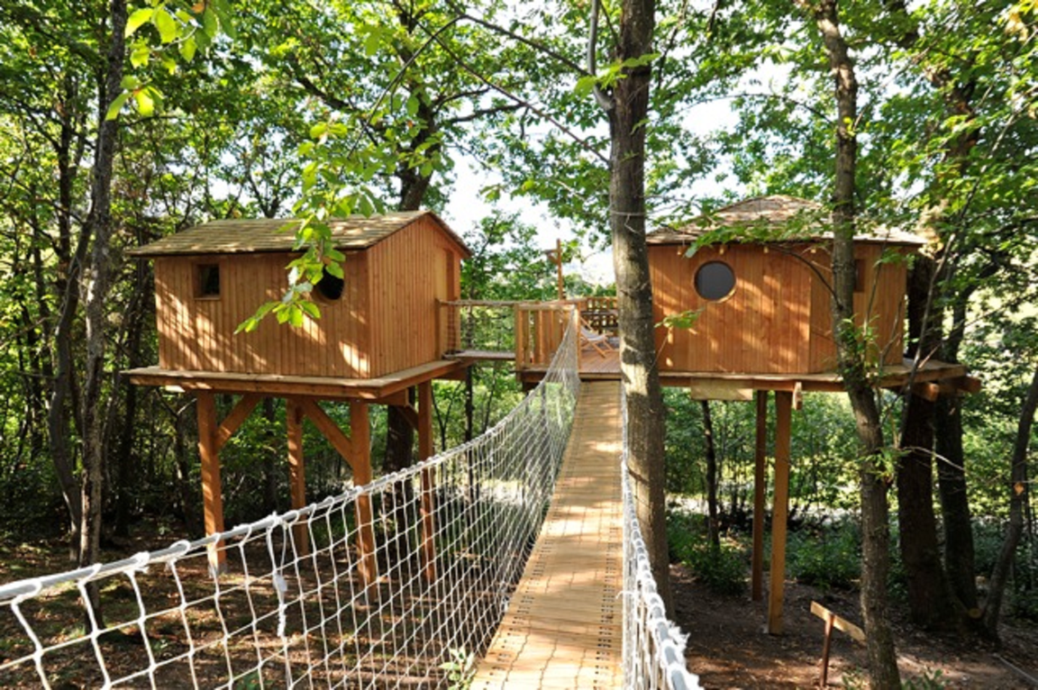 Cabane du Haut : une immersion dans les arbres en Rhône-Alpes à Quincié En Beaujolais — vue intérieure