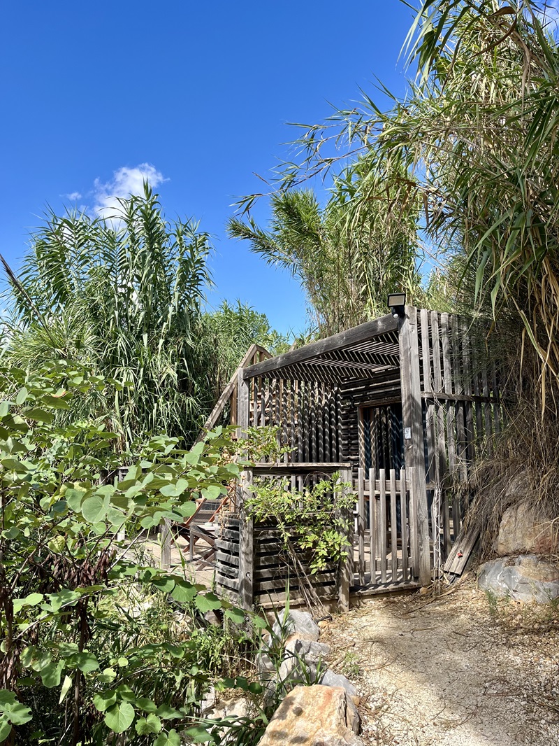 Cabane Spa Cosmos : une évasion végétalisée en Provence à Sorgues — chambre