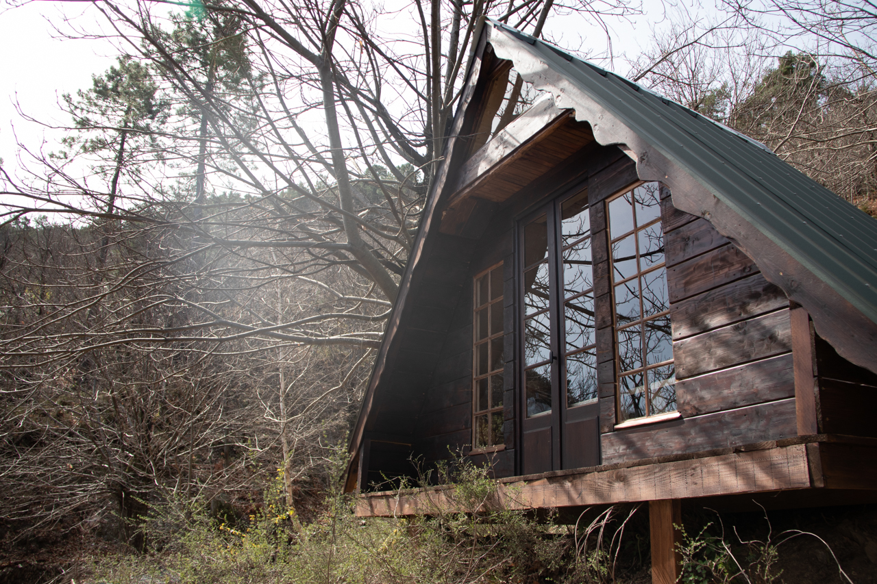 La Cabane Forestière : une immersion au cœur de la nature à Mialet — chambre