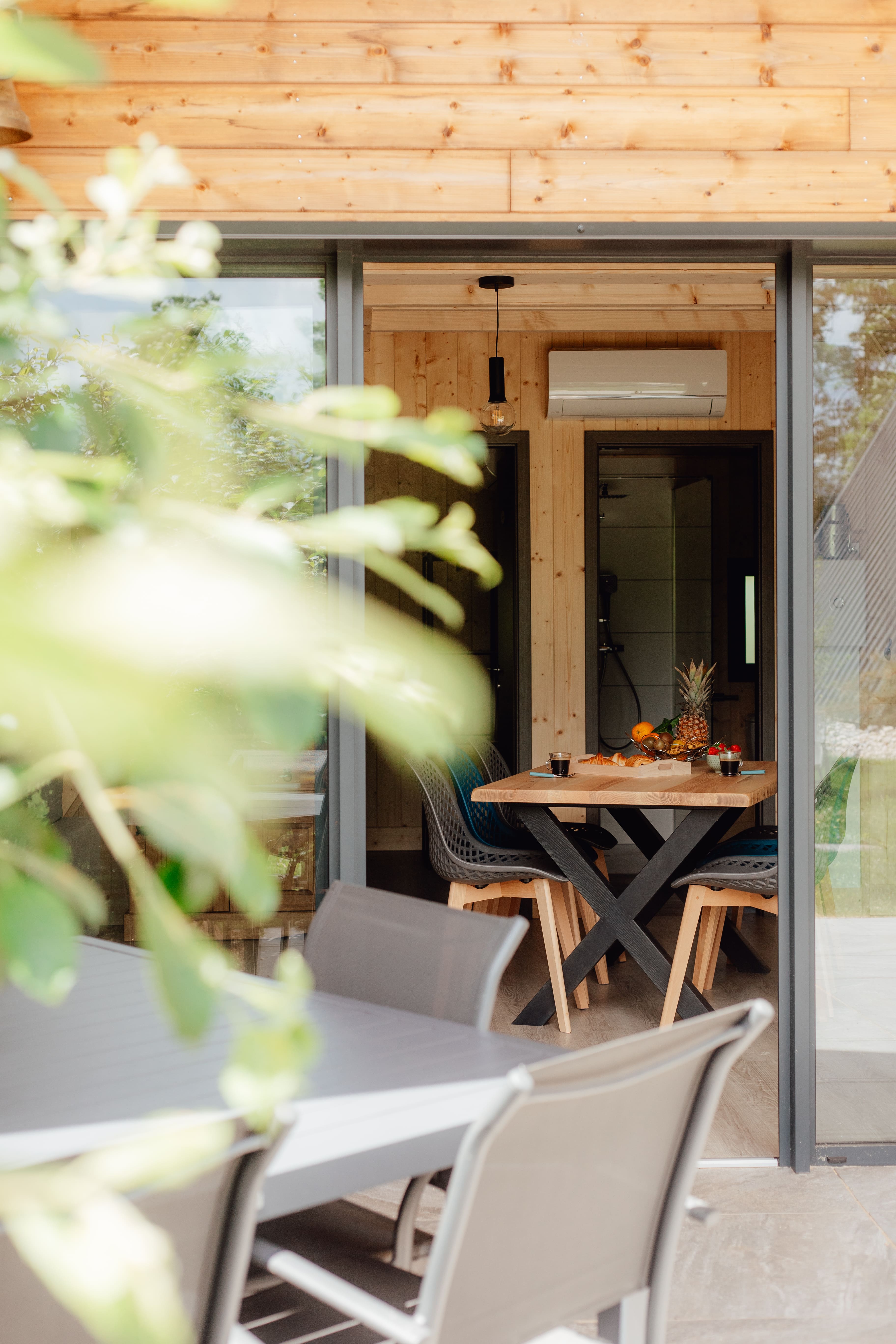 Chalet Montbeliarde : une cabane au cœur de la nature à Coyron — vue intérieure