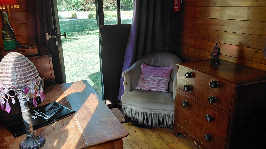 Roulotte Manolo — Escapade romantique avec spa à Saint-Malo à Saint-Malo — chambre