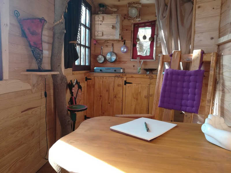 Nid perché : une cabane sur pilotis en pleine nature à Fermanville — salle de bain