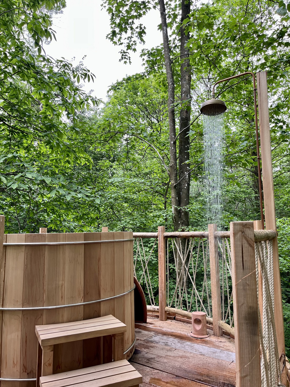 Cabane Spa Plus Complice : une évasion dans les arbres en Picardie à Raray — vue intérieure