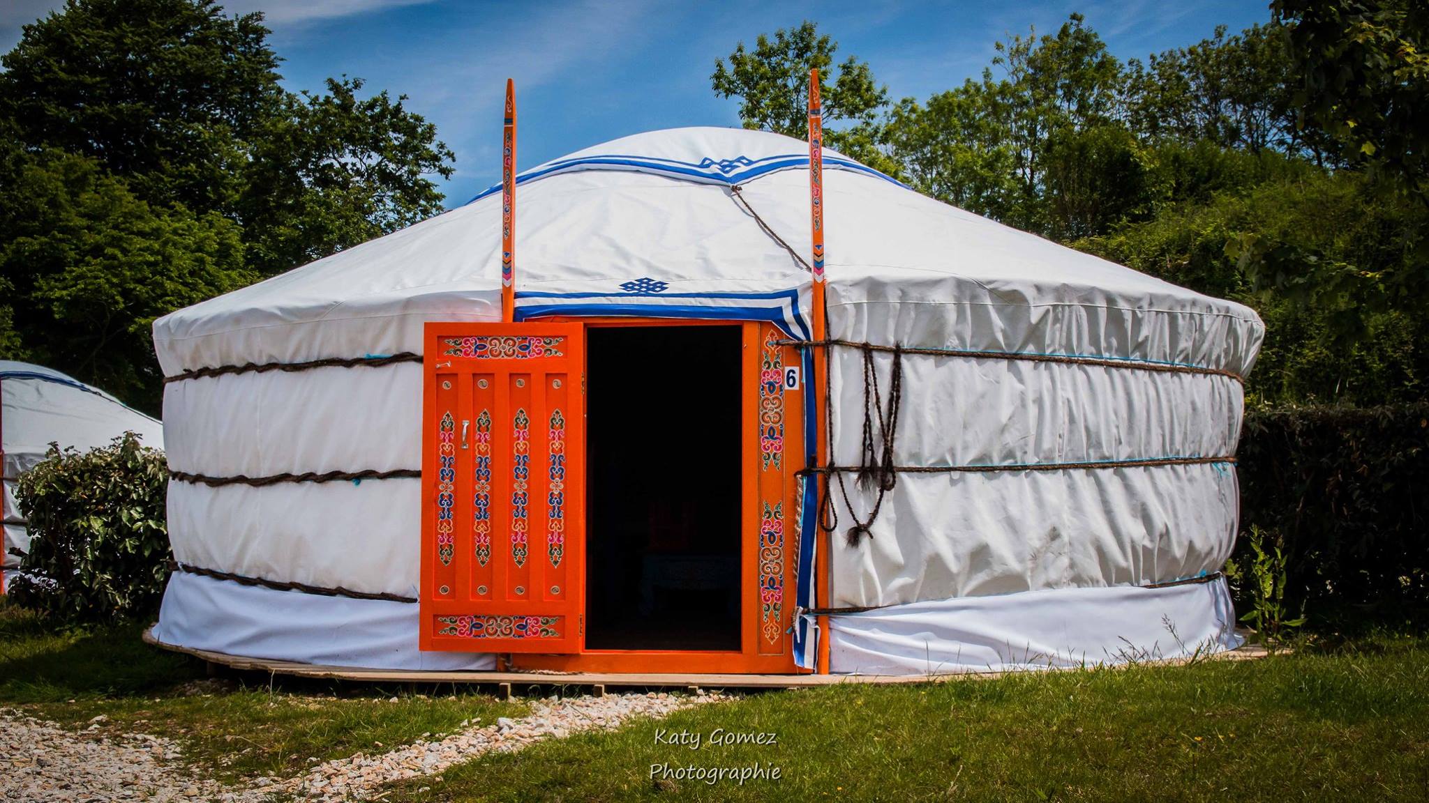 Yourte Mongole 2 — Séjour authentique avec spa en Côtes-d'Armor à Plounévez-Moëdec — cuisine