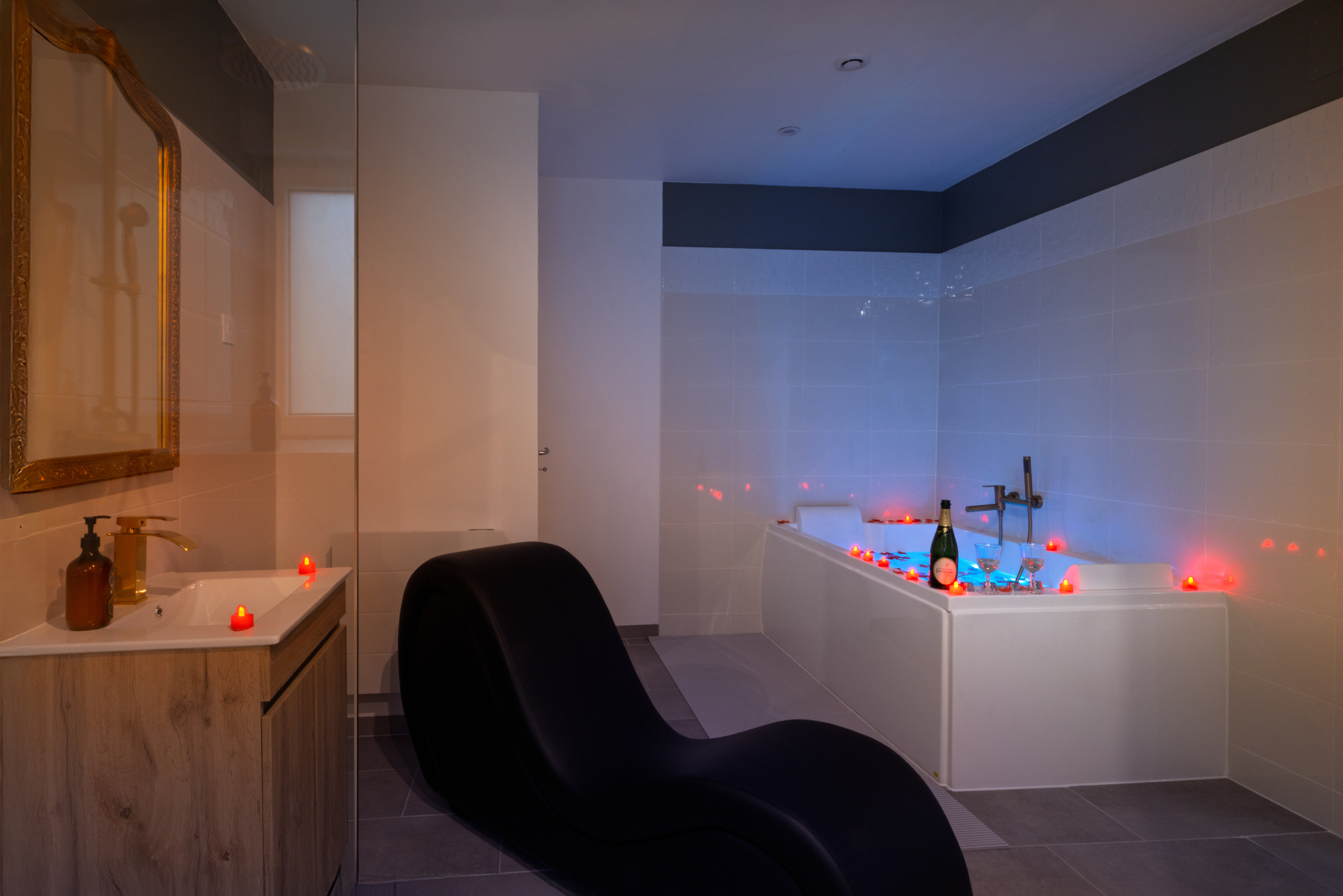 Le bridger love & Spa — Love Room avec spa à Aude à Gaja-et-Villedieu — salle de bain