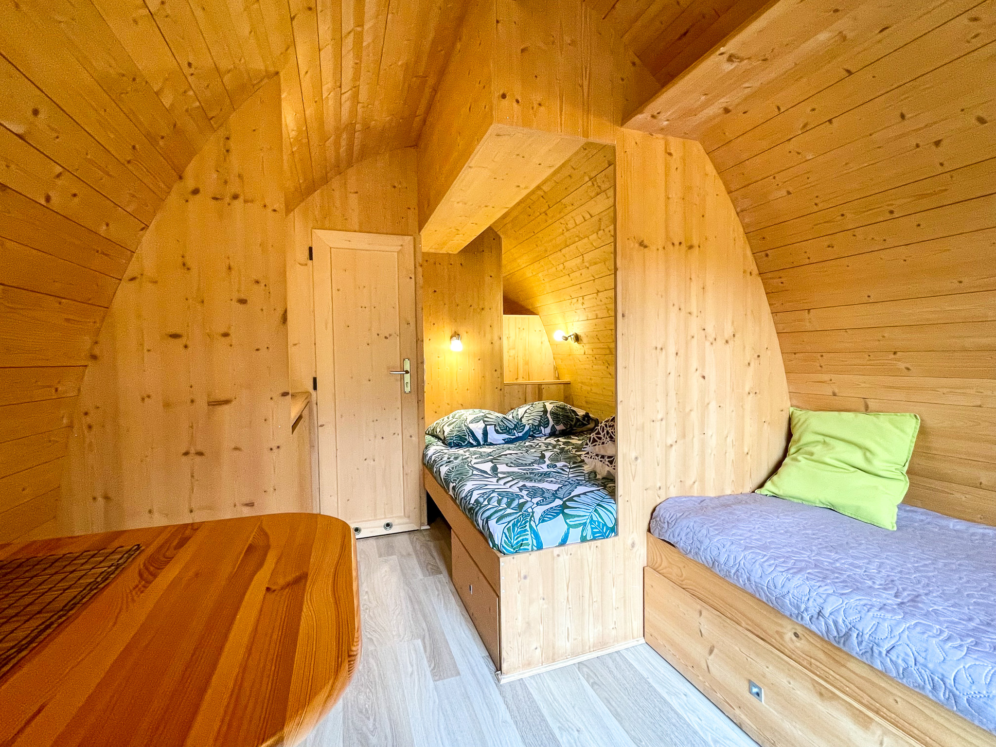 Séjournez dans une cabane forestière au cœur de la nature à La Chapelle Blanche St Martin — espace de vie