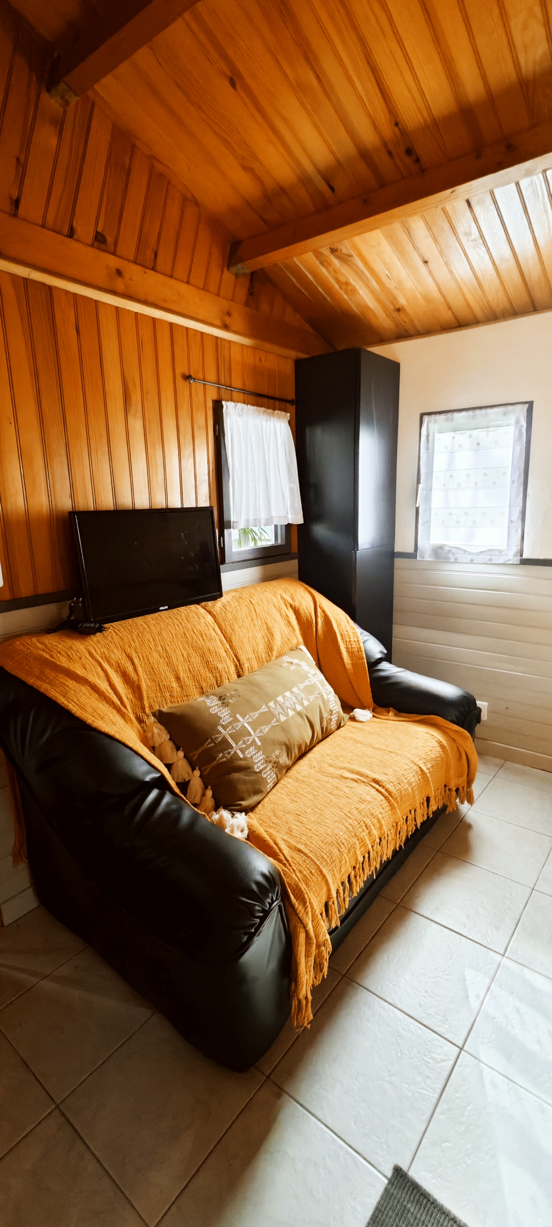 Chalet cosy avec spa privatif : une évasion en Pays de la Loire à Aizenay — salle de bain
