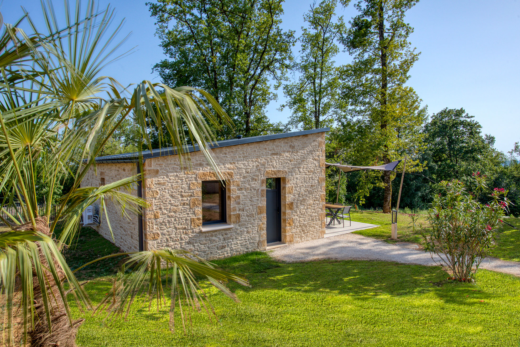 Lodge « Lodge spa des Cèdres : une maisonnette au cœur de la nature » — Sarlat (Dordogne)