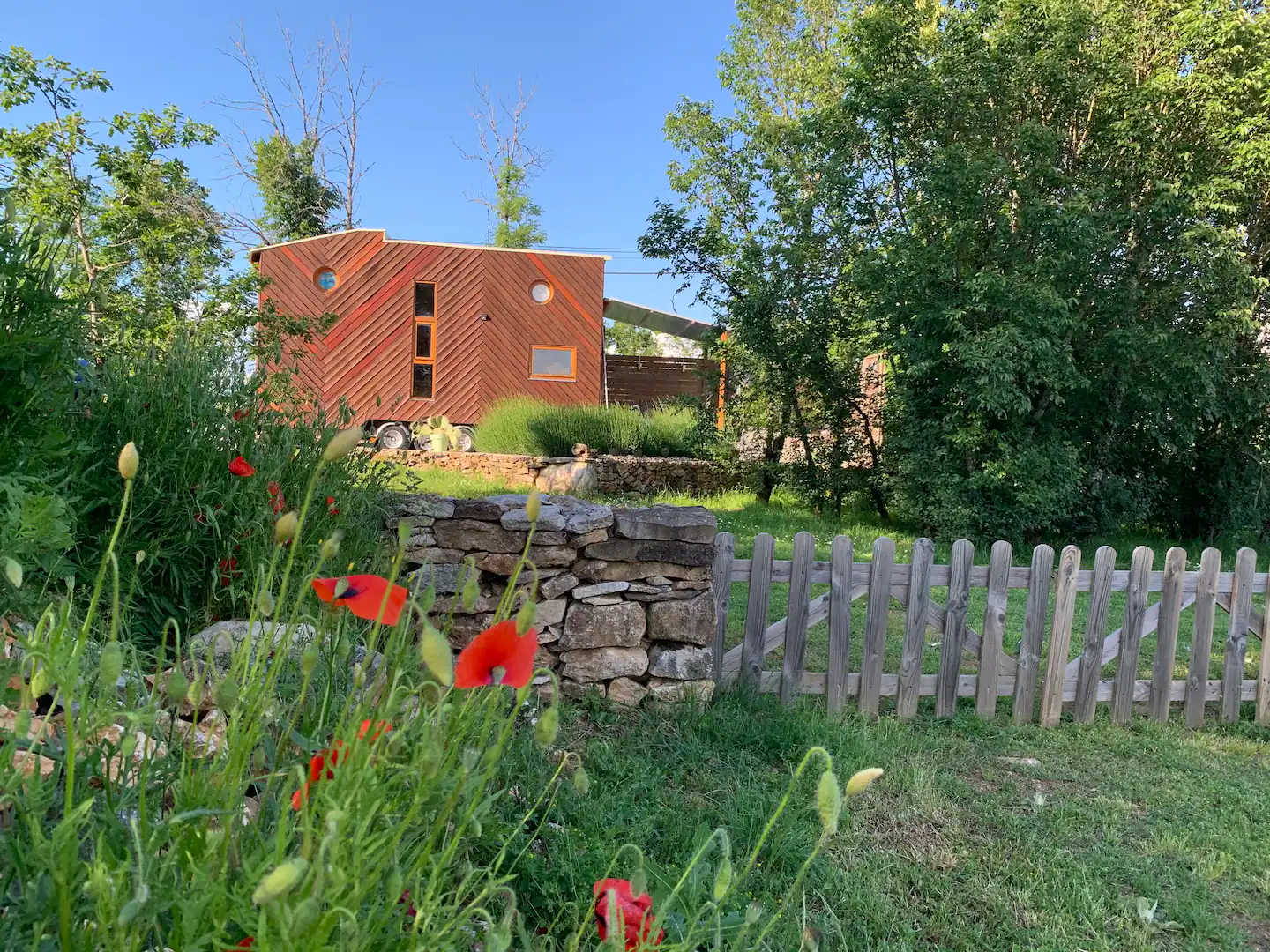 Évasion dans une tiny house avec spa en Midi-Pyrénées à Faycelles — vue intérieure