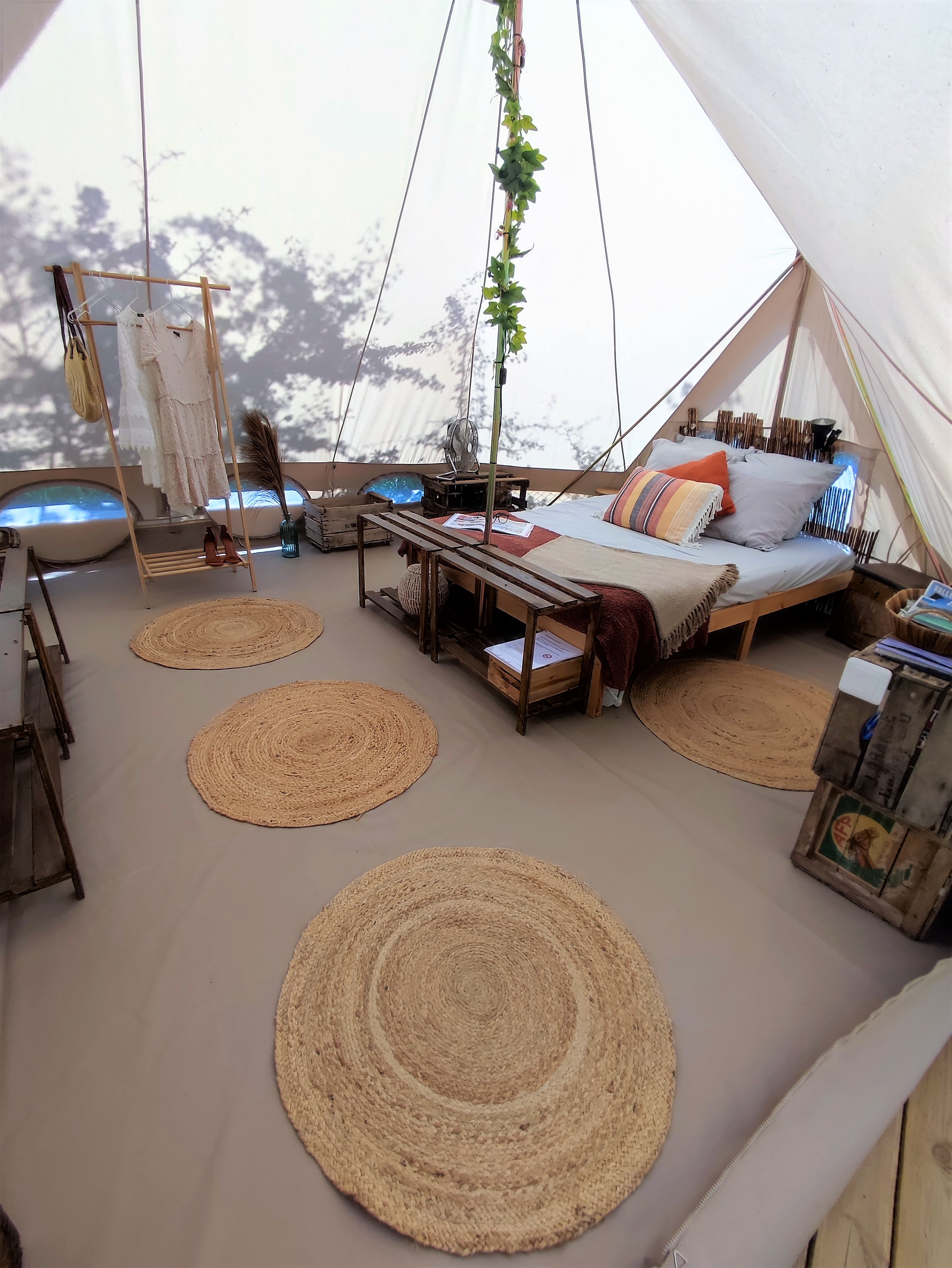 Le Campement Sous les Pins : une expérience immersive en pleine nature à Saulce-Sur-Rhône — vue depuis la terrasse