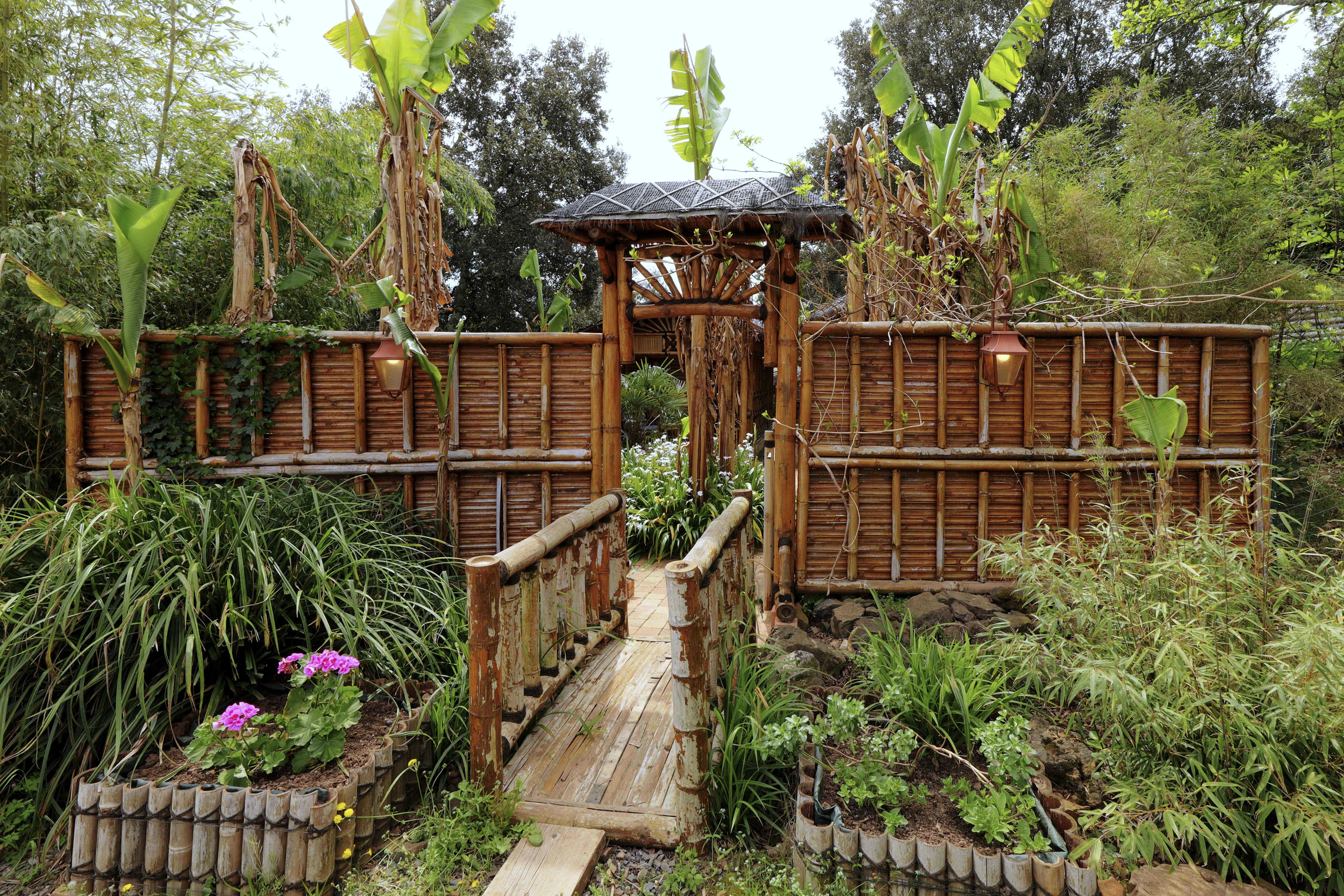 Insolite Suite Bali — Cabane avec spa privatif à Valaurie (Gard)