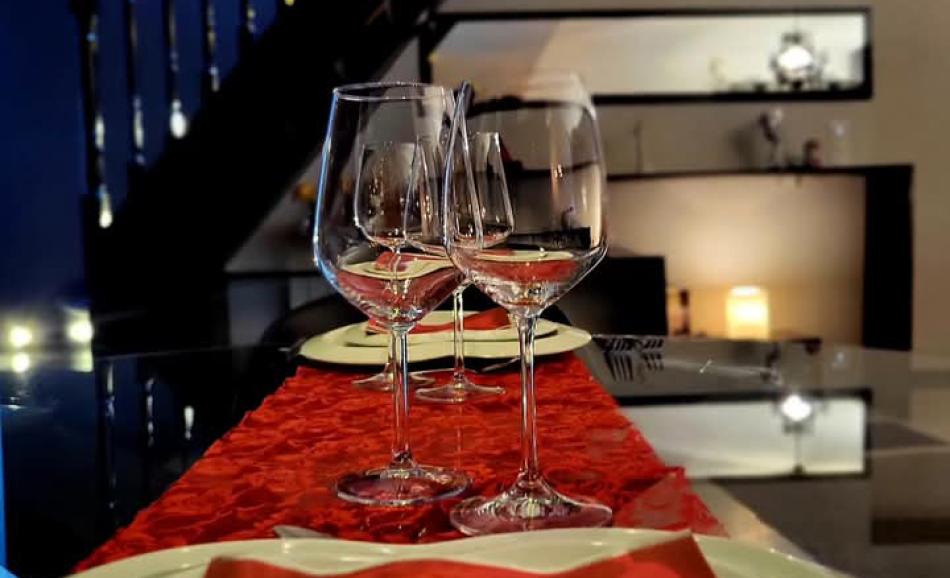 Love Gîte & Spa — Maison insolite avec jacuzzi à Côtes-d'Armor à Dinan — espace de vie