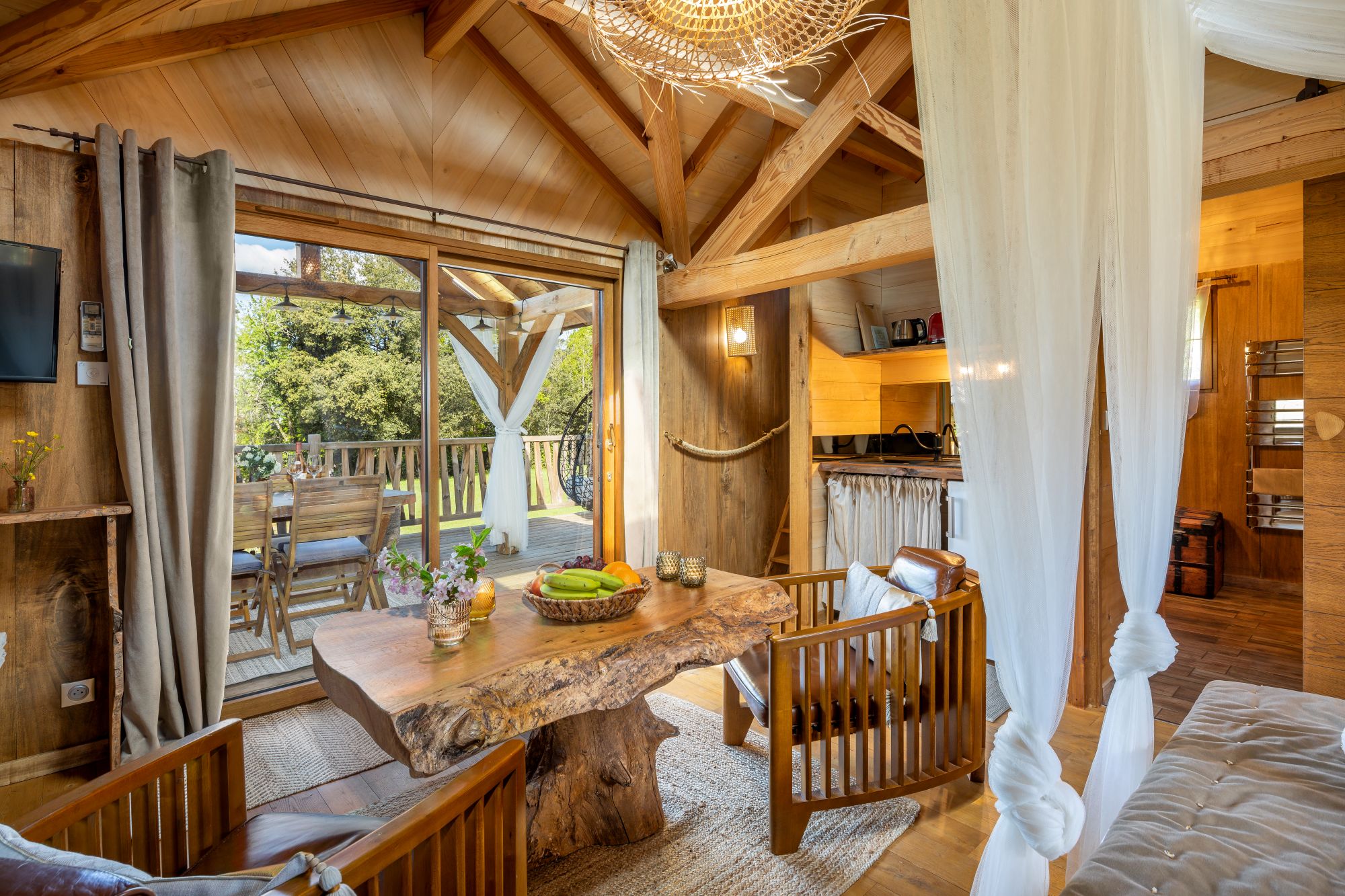 Cabane Spa Tobago : une expérience unique en Aquitaine à Carsac-Aillac — détail architectural