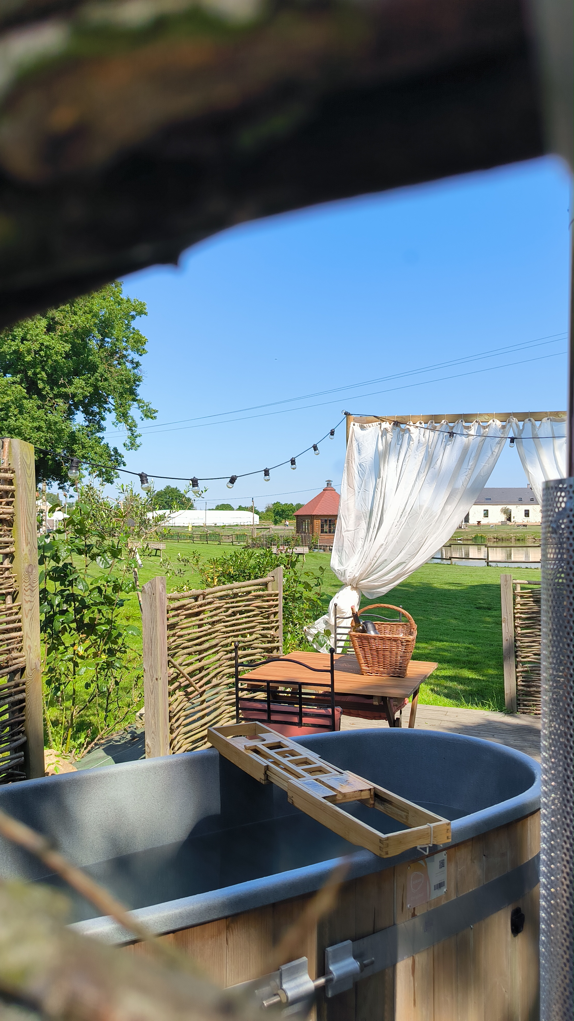 Pod - Sous les chênes — Cabane avec spa à Mayenne à La Préhouillère — espace de vie