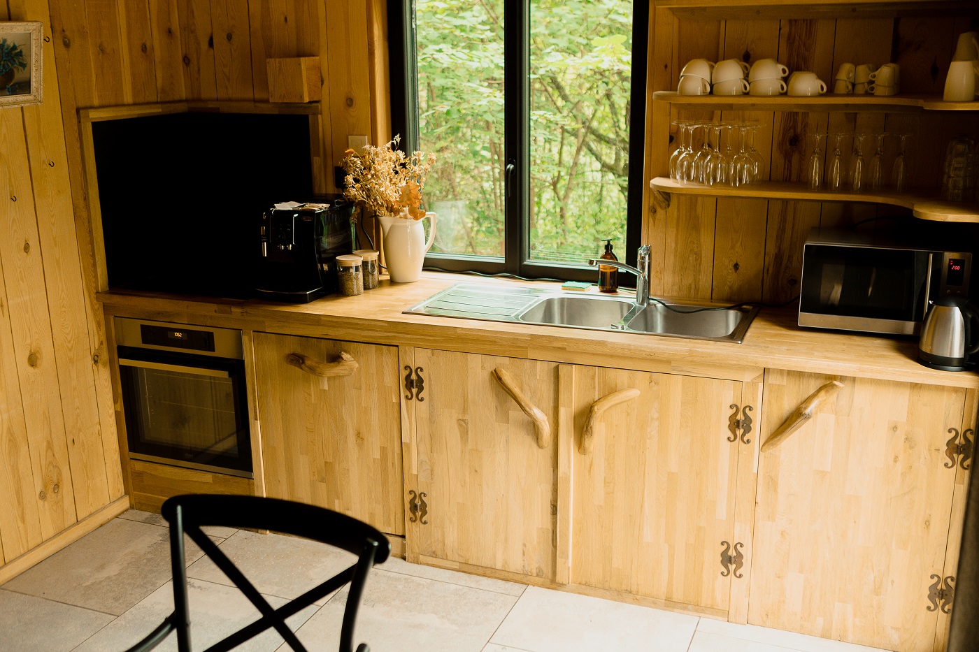 Cabane Spa Le Refuge : une immersion en Picardie à St-Léger-Aux-Bois — détail architectural