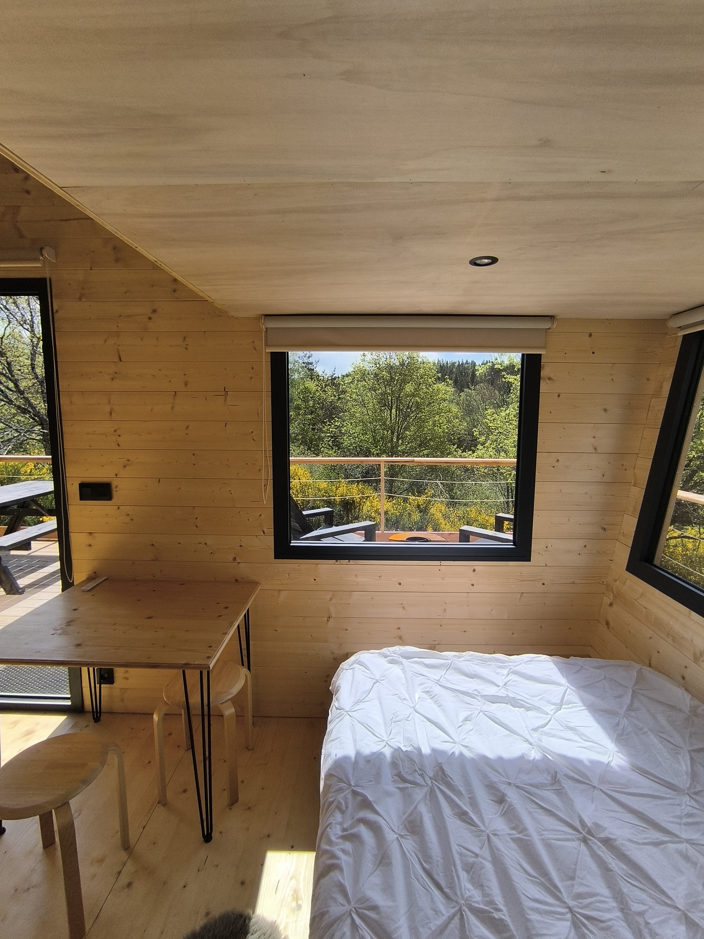 Séjournez dans une tiny house moderne au cœur de l'Auvergne à Cros — espace de vie
