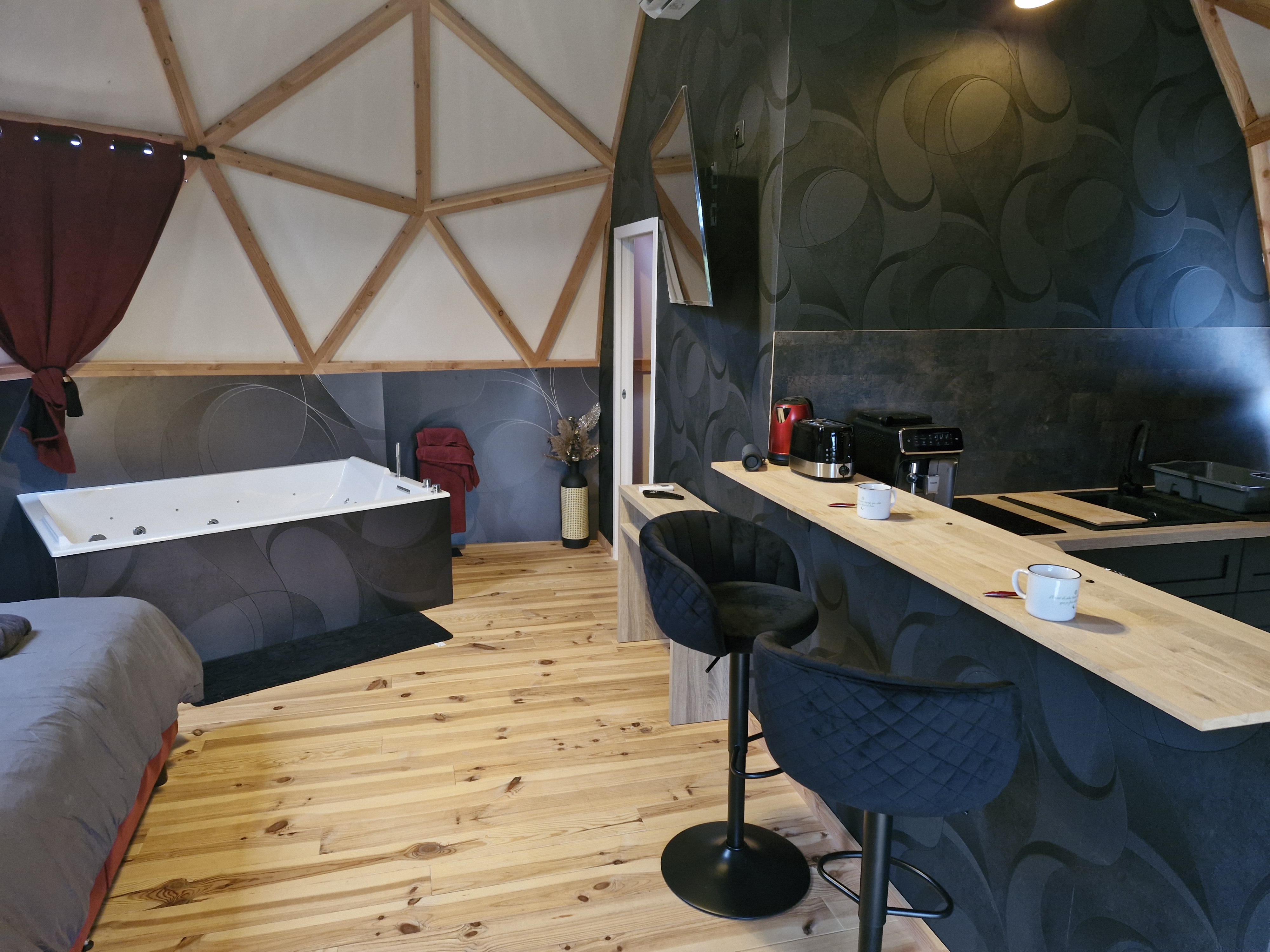 Le Dôme de Cœur — Séjour romantique avec spa à Sancerre (Cher) à Sancerre — chambre