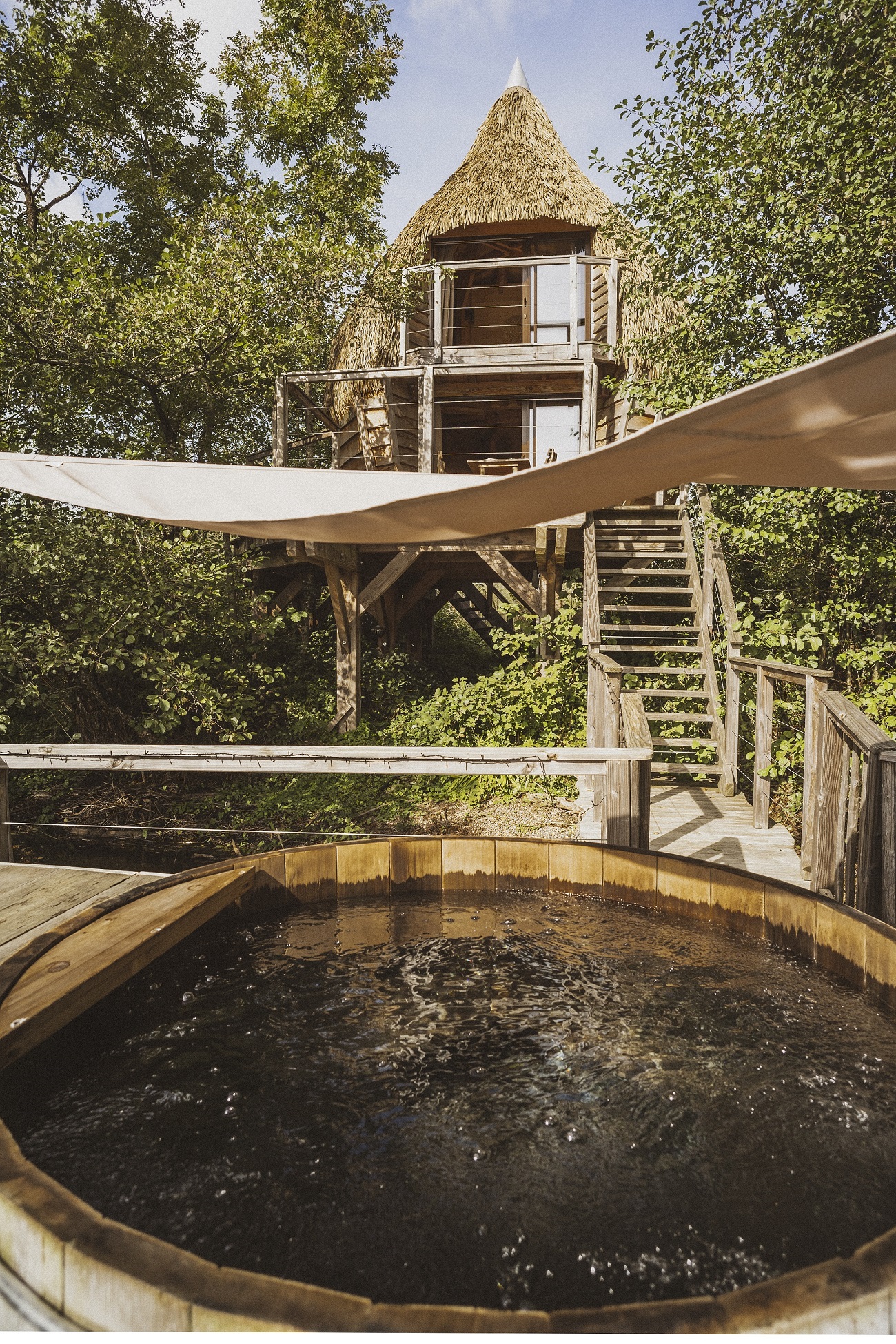 Cabane Spa Merveille : une évasion sur pilotis en Franche-Comté à Chassey-Lès-Montbozon — espace de vie