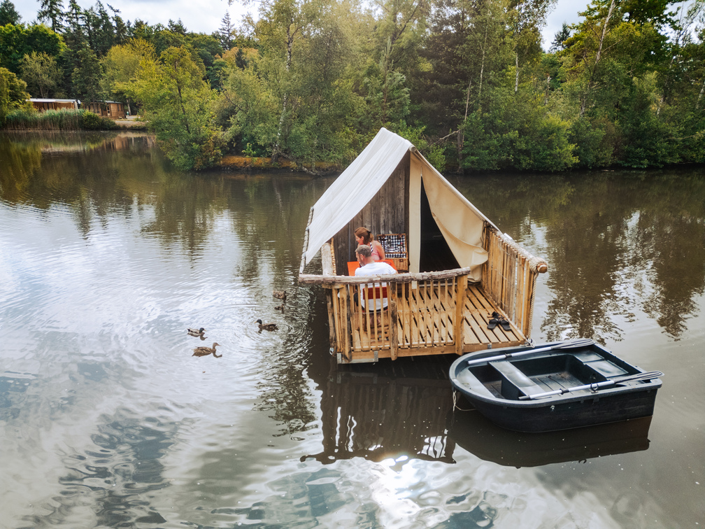 La Flotente — Cabane sur l'eau avec spa à Loir-et-Cher à La Ferté-Imbault — espace de vie