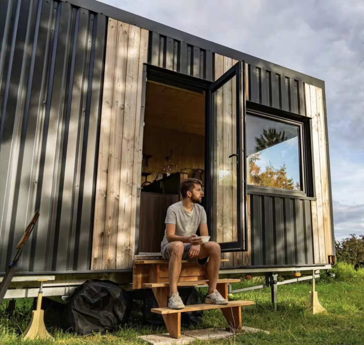 Homnest — Tiny House avec spa à Châtel-Guyon (Puy-de-Dôme) à Châtel-Guyon — espace de vie