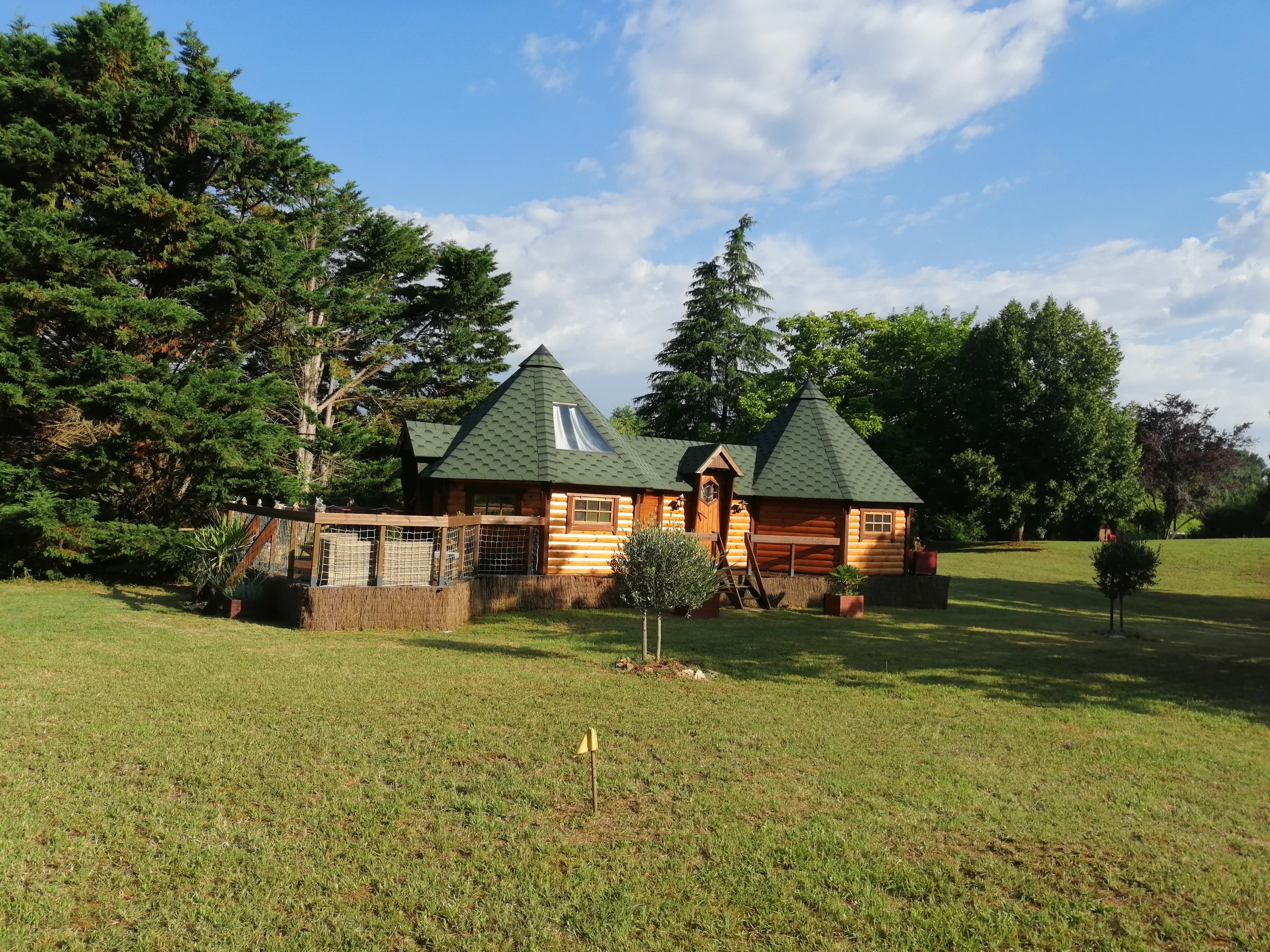 Kota - A l'abri des cyprès — Séjour insolite avec spa à Gers