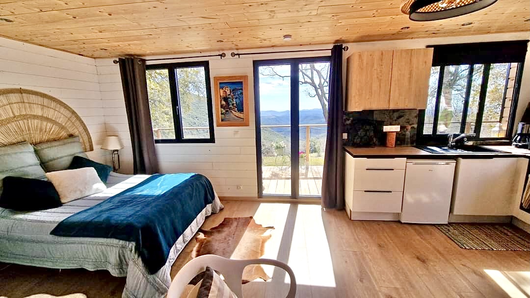 Le Refuge des Etoiles & Spa privatif — Cabane avec spa à Mons (Var) à Mons — vue depuis la terrasse