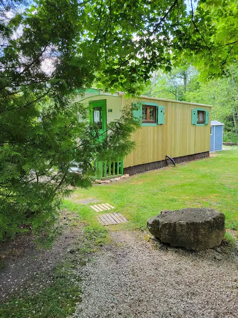 La Roulotte au Moulin de la Fontaine — Roulotte avec Spa à Loiret à Orléans — espace de vie