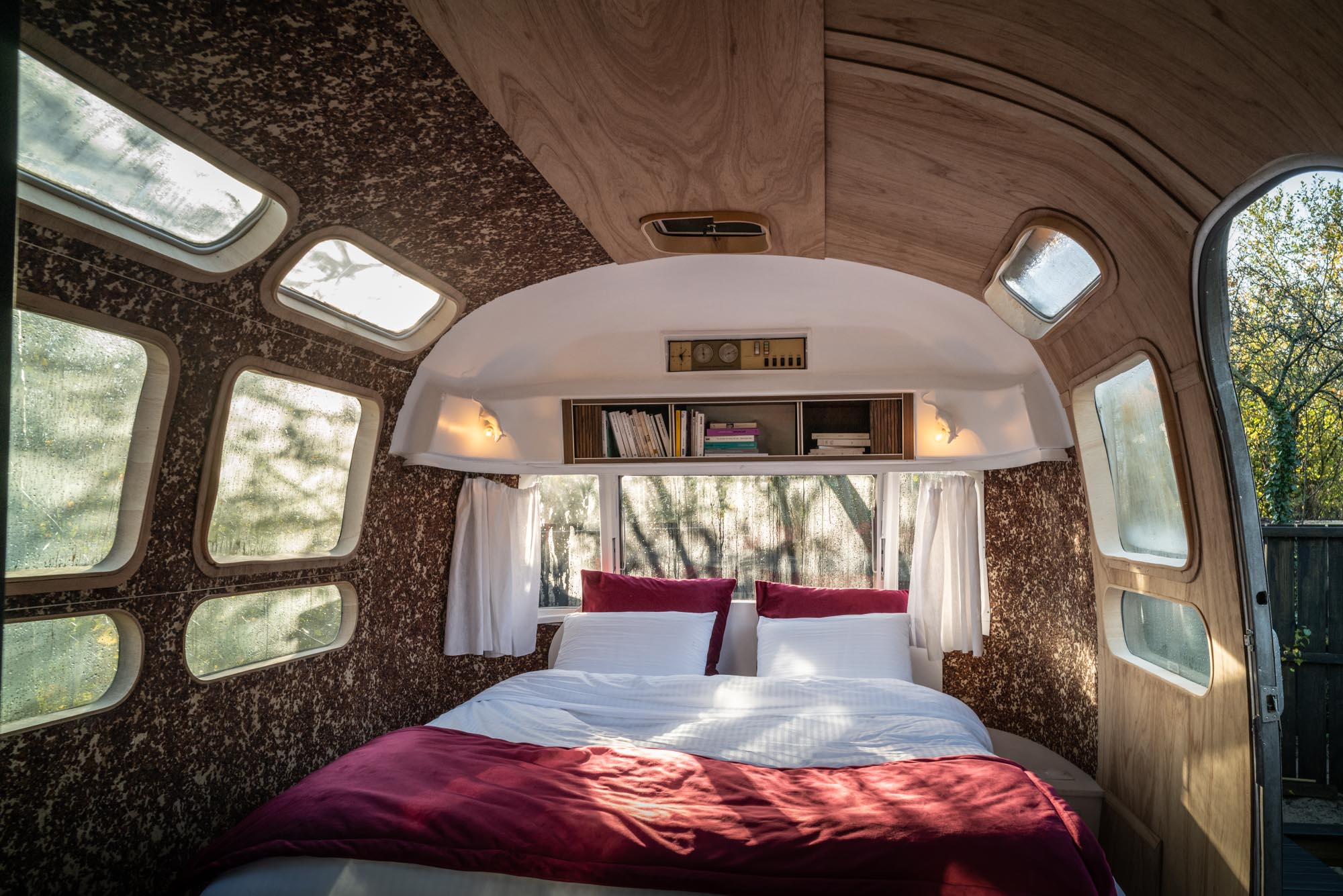 Voyage, Caravan Lodge — Caravane zen et minérale à Somme à Saint-Quentin-En-Tourmont — espace de vie