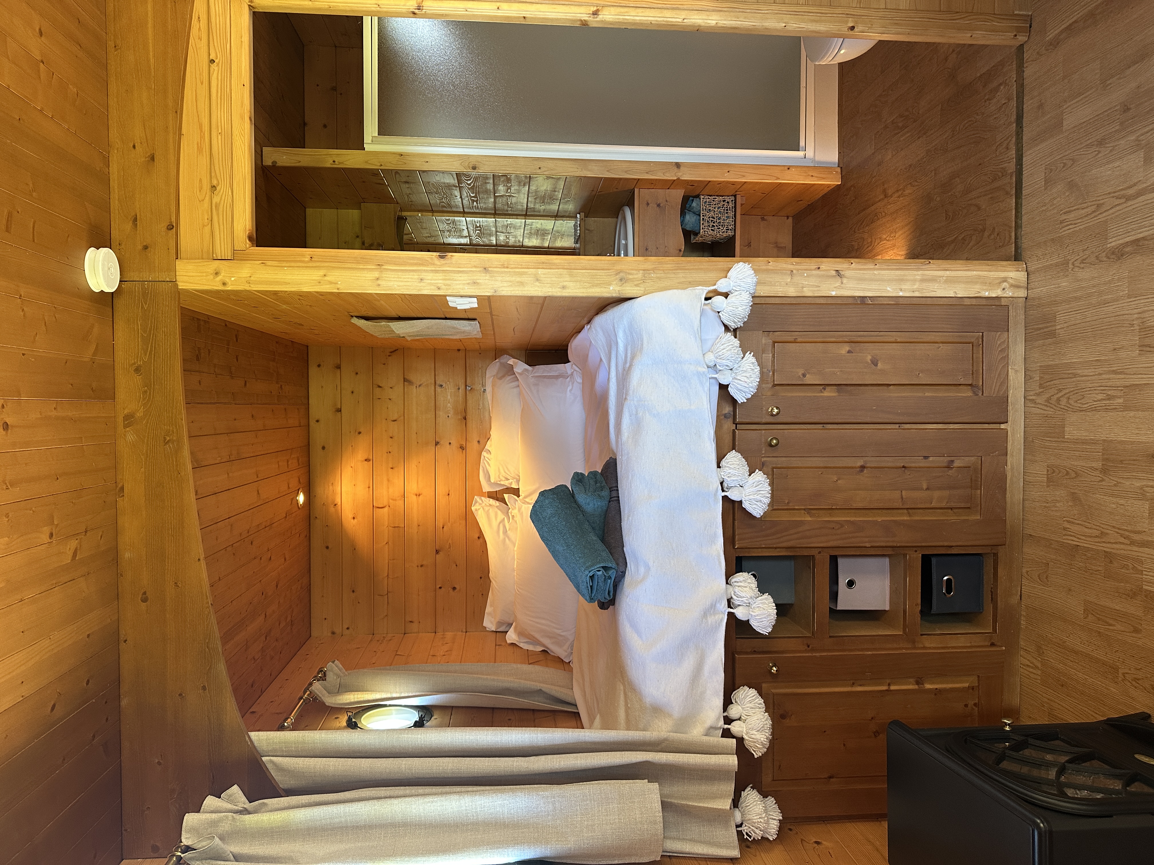 Roulotte Bluebell — Escapade bohème avec spa à Charente-Maritime à La Rochelle — espace de vie
