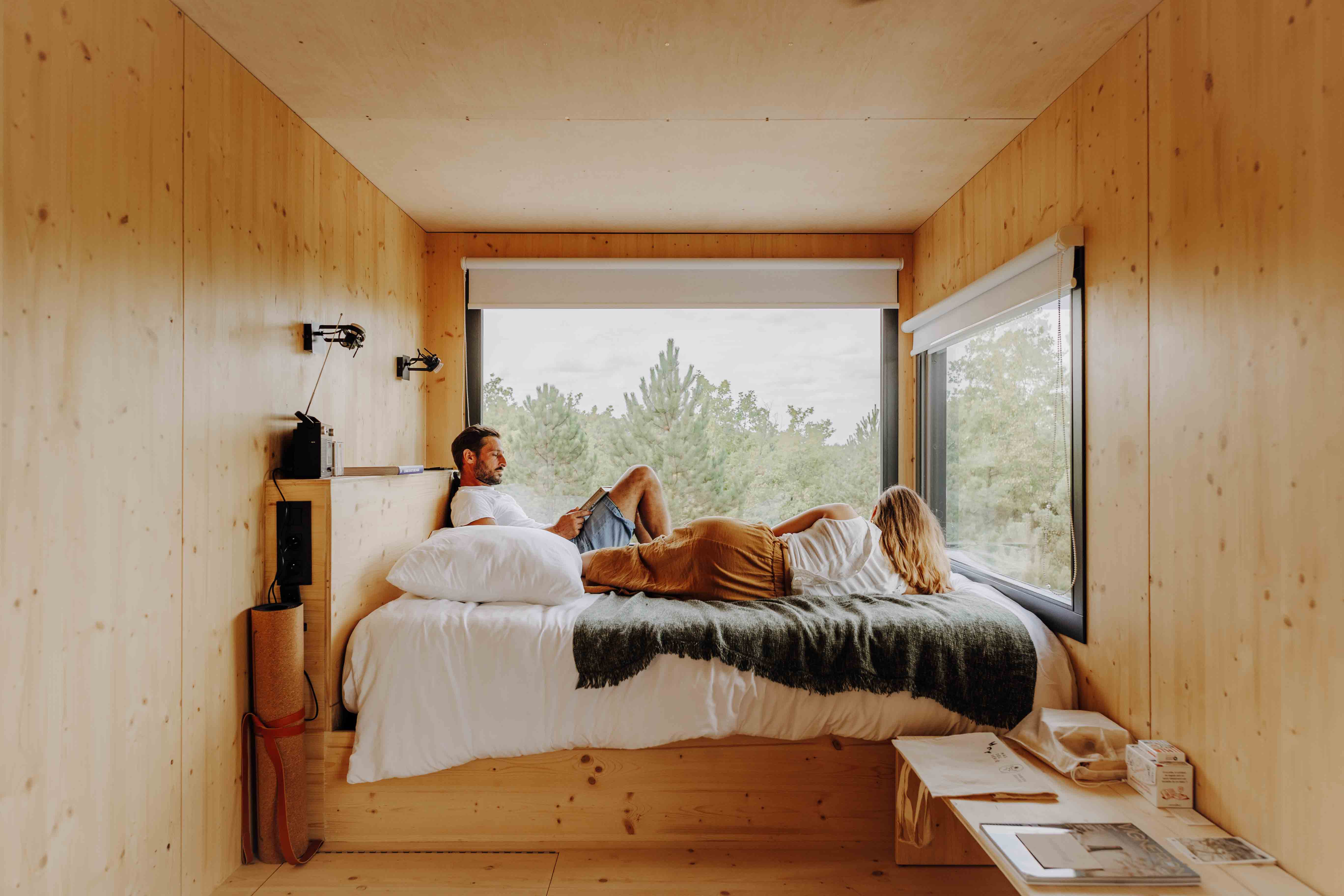 Une Tiny House au cœur des vignes de la Vallée du Lot à Trespoux-Rassiels — espace de vie
