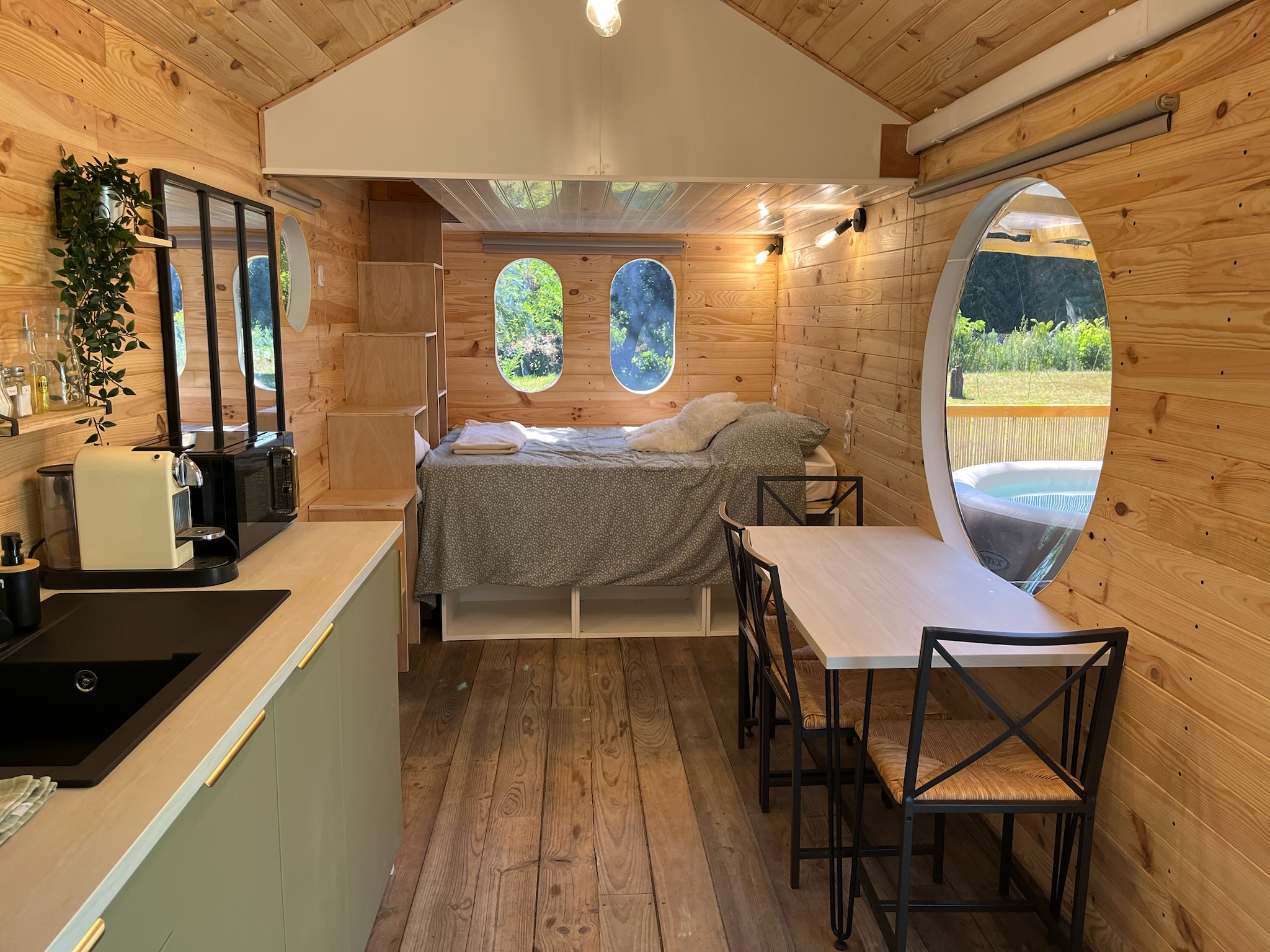 La Family sCarabane & Spa : une escapade unique en Bourgogne à Sassenay — chambre