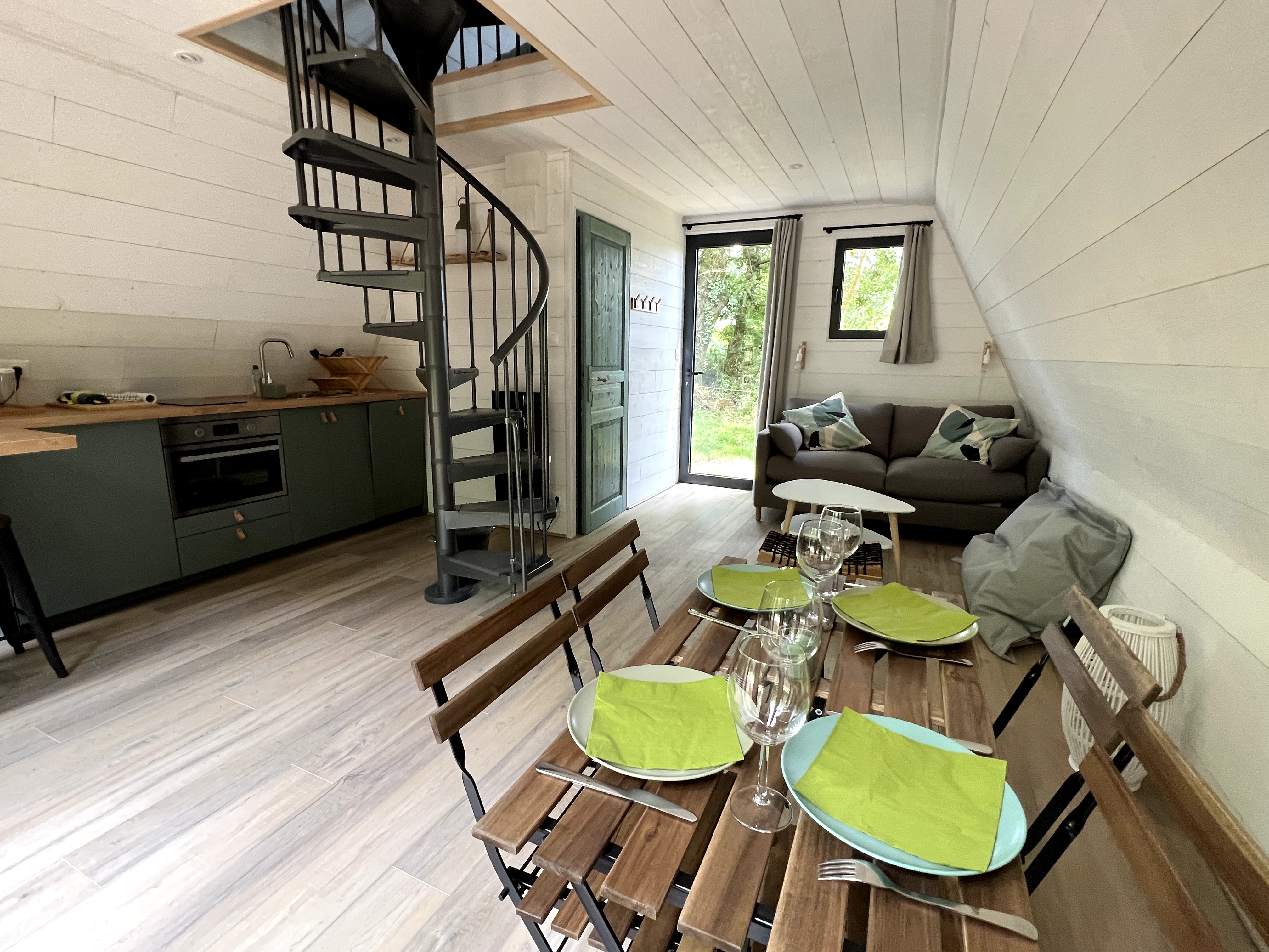 L'A-tipi-que : une cabane au cœur de la nature charentaise à Saint-Pierre-La-Noue — espace de vie