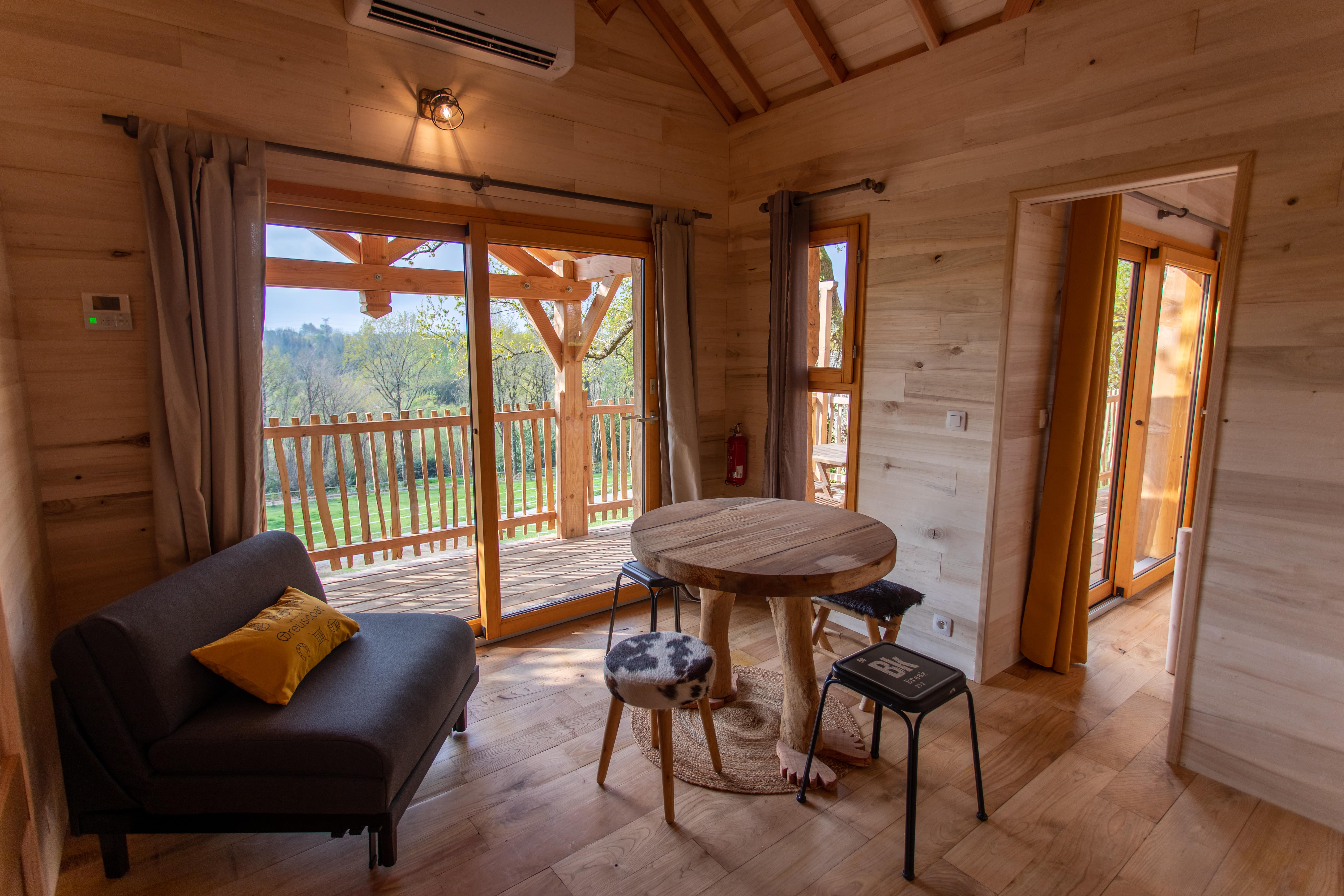 Cabane Spa Harris : une évasion sur pilotis en Bretagne à Pleyber-Christ — vue intérieure