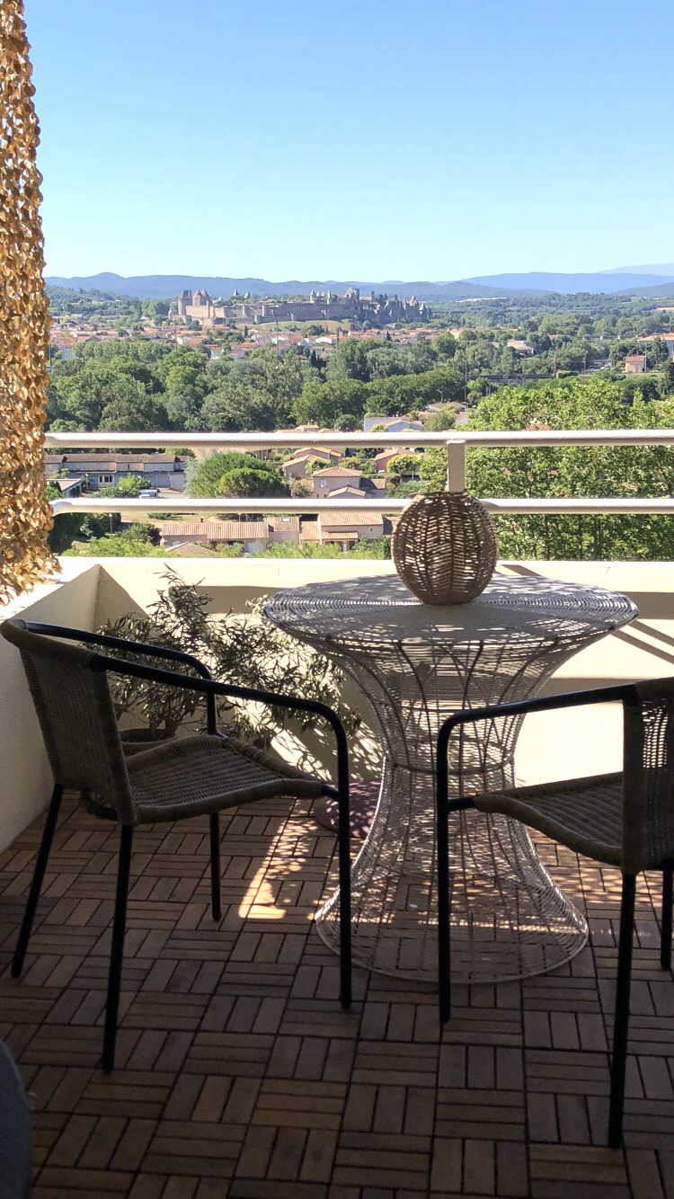 Évasion sensorielle dans une suite avec spa privatif à Carcassonne — salle de bain