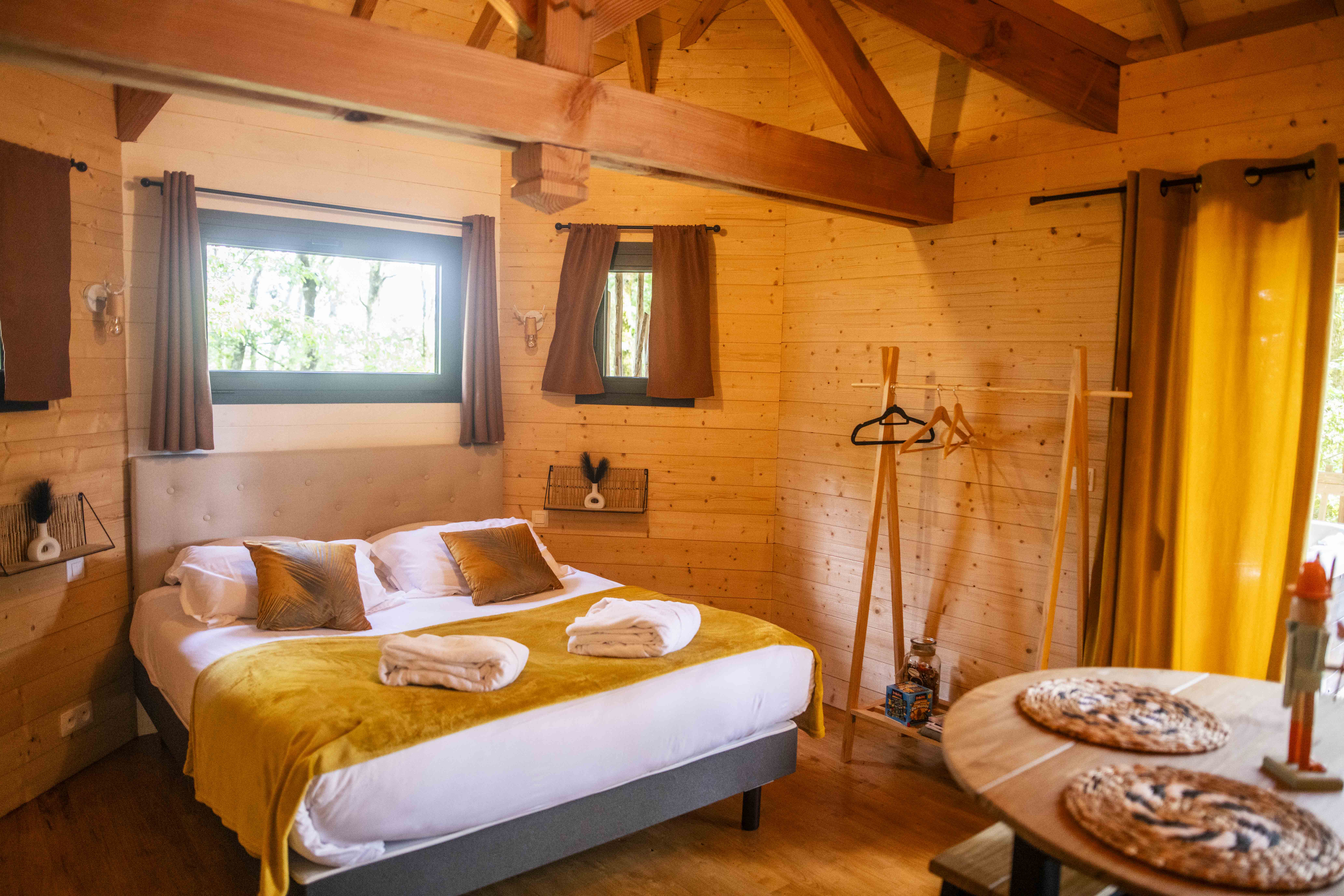 La cabane le Ciel & Spa : une immersion dans les arbres à Martillac — chambre