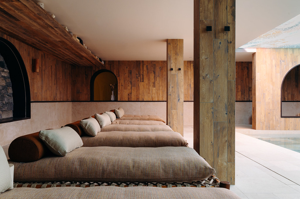 Chambre Refuge Famille — Séjour alpin avec spa à Mont d'Arbois à Saint-Gervais-les-Bains — détail architectural