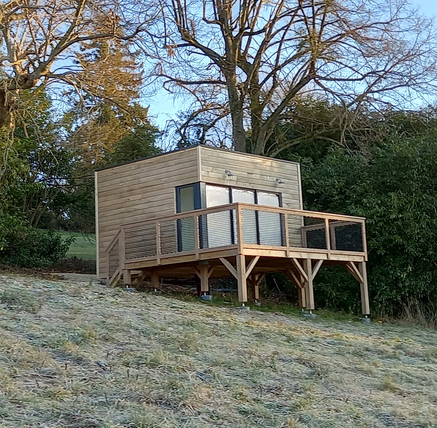 La Cabane de l'Ecureuil — Cabane sur pilotis avec vue panoramique à Marne à Châlons-en-Champagne — vue intérieure