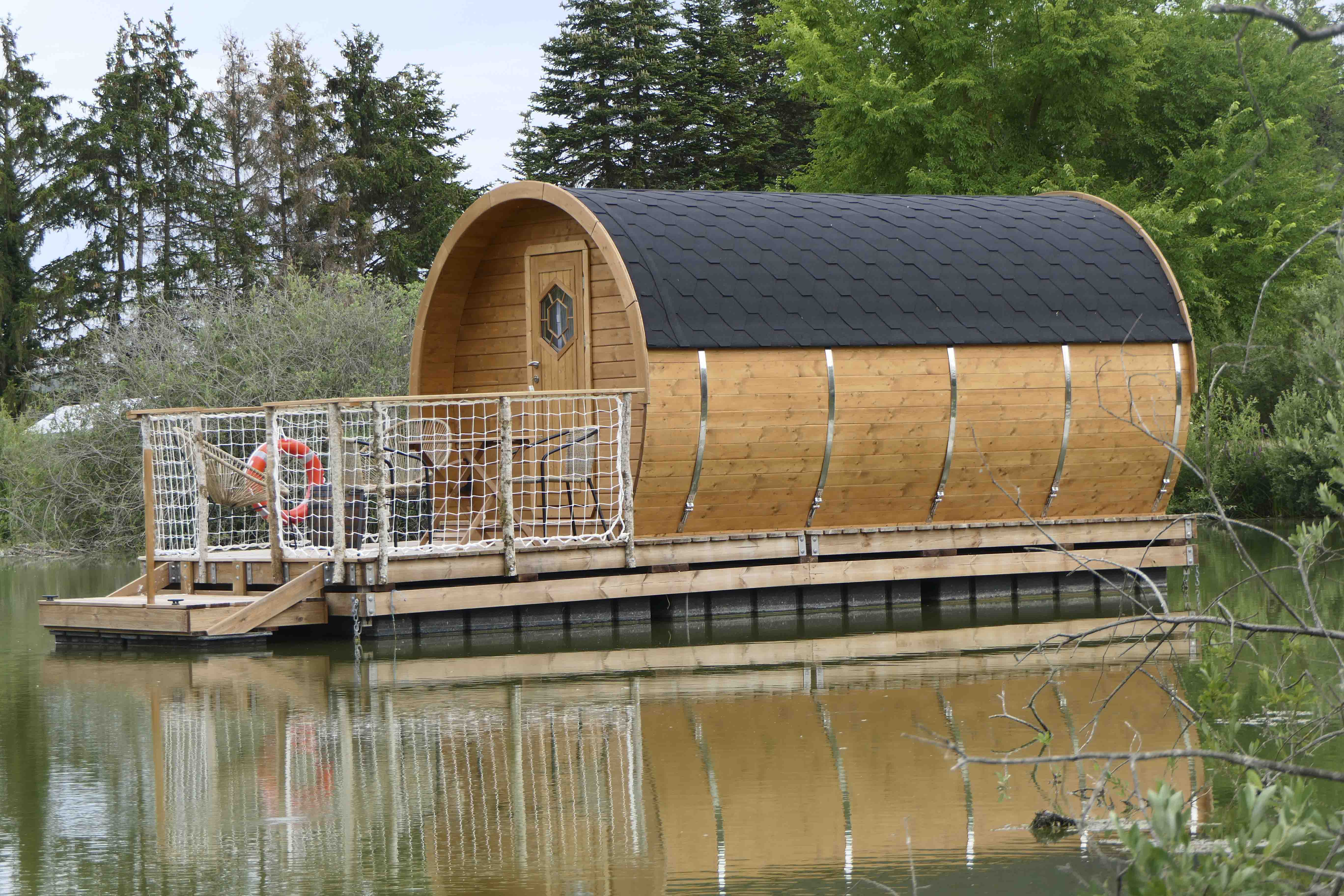 Le Tonneau Millésime : une cabane flottante en Lorraine