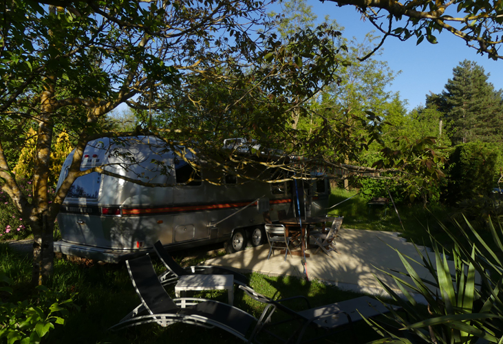 SUMMER SUITE 1985 — Caravane avec spa à BelRepayre en Ariège