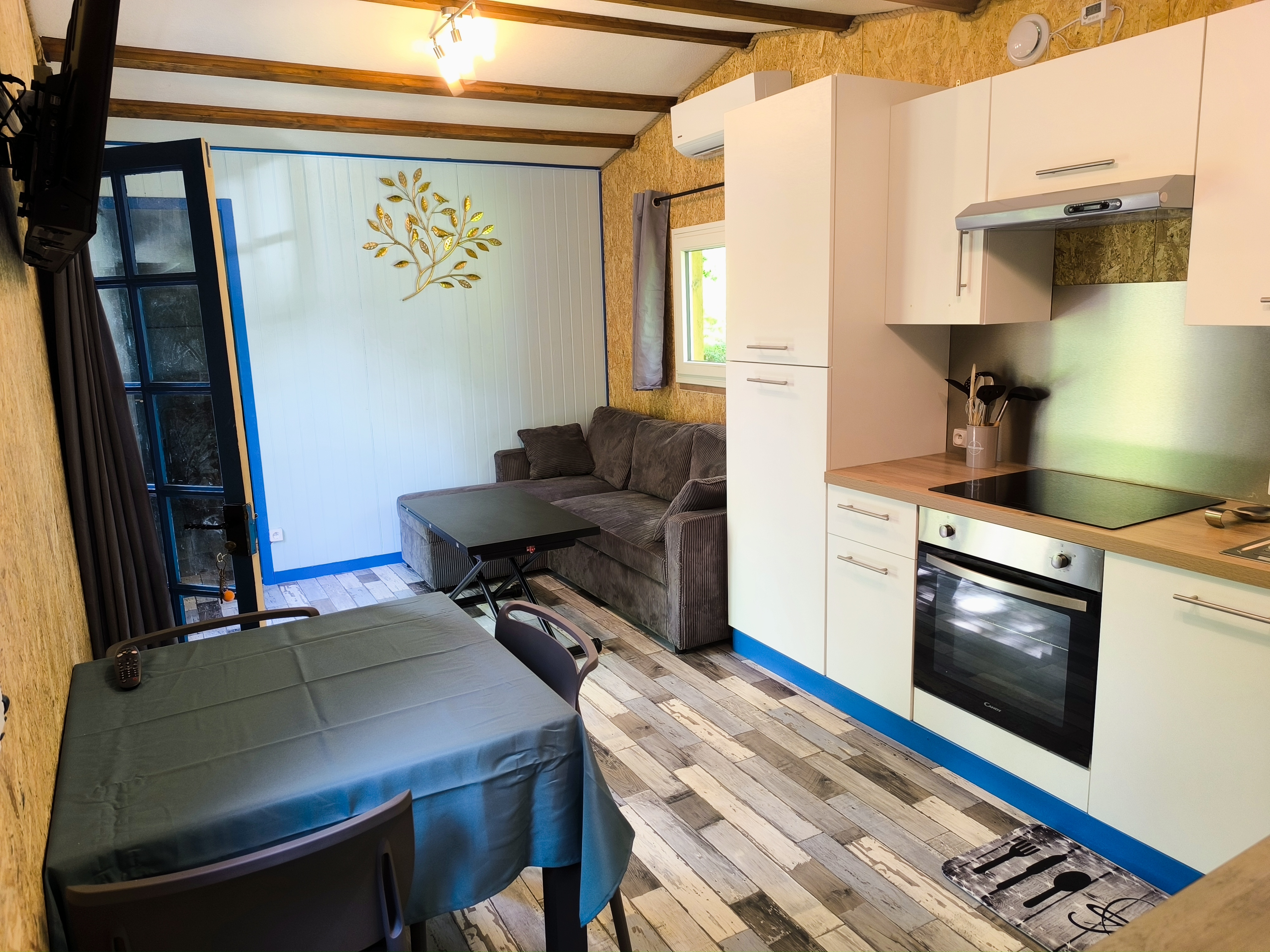 Le Refuge Des Bois de Morphée : une cabane immersive en pleine nature à Escamps — cuisine