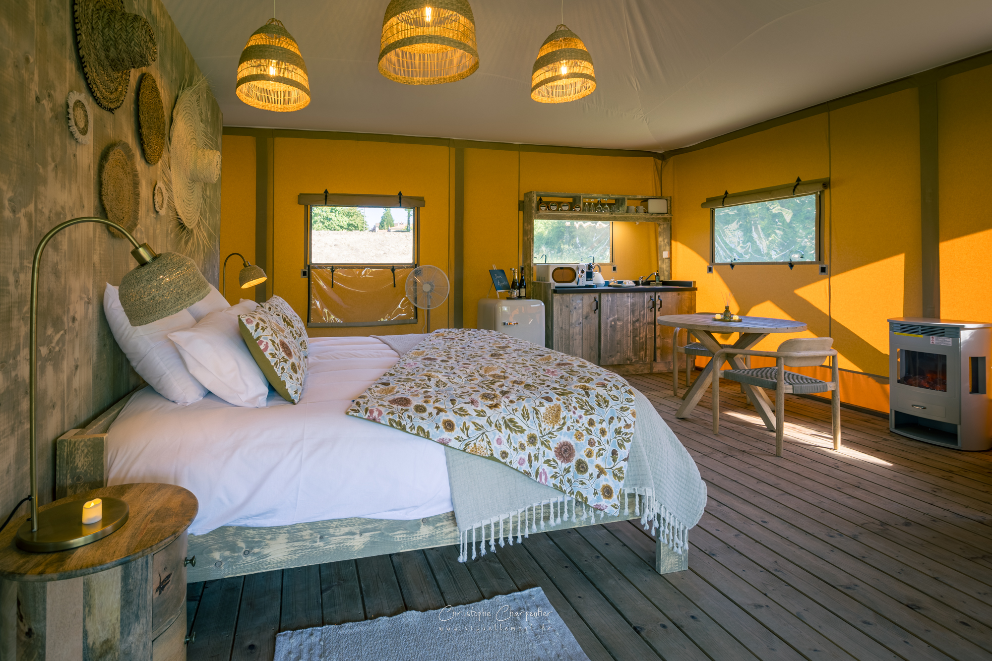 Calépine — Lodge safari avec bain nordique à Vienne à Bignoux — vue intérieure