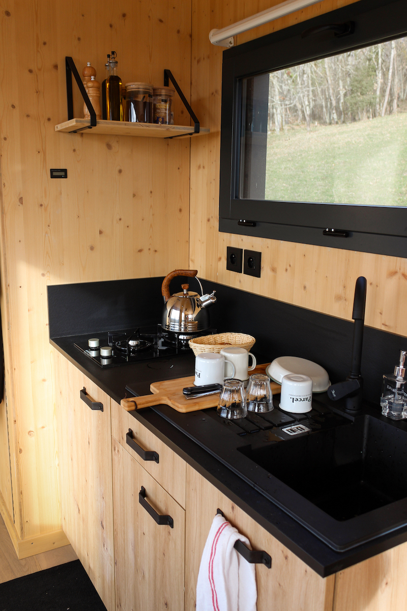 Tiny house face aux Pyrénées : une escapade inspirante à Belbèze-En-Comminges — chambre
