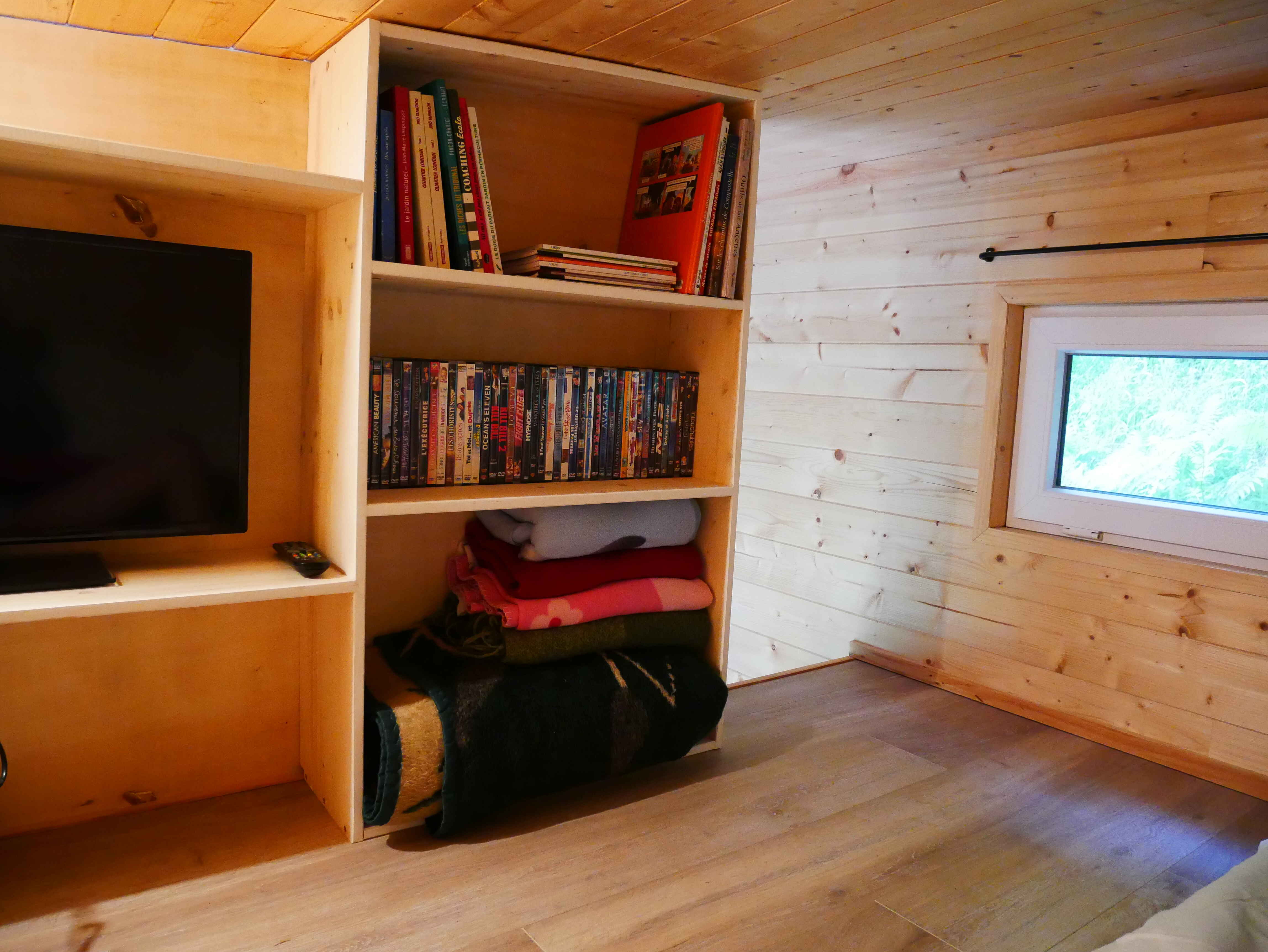 Tiny house moderne en pleine nature pour se ressourcer à St-Symphorien-De-Mahun — vue depuis la terrasse