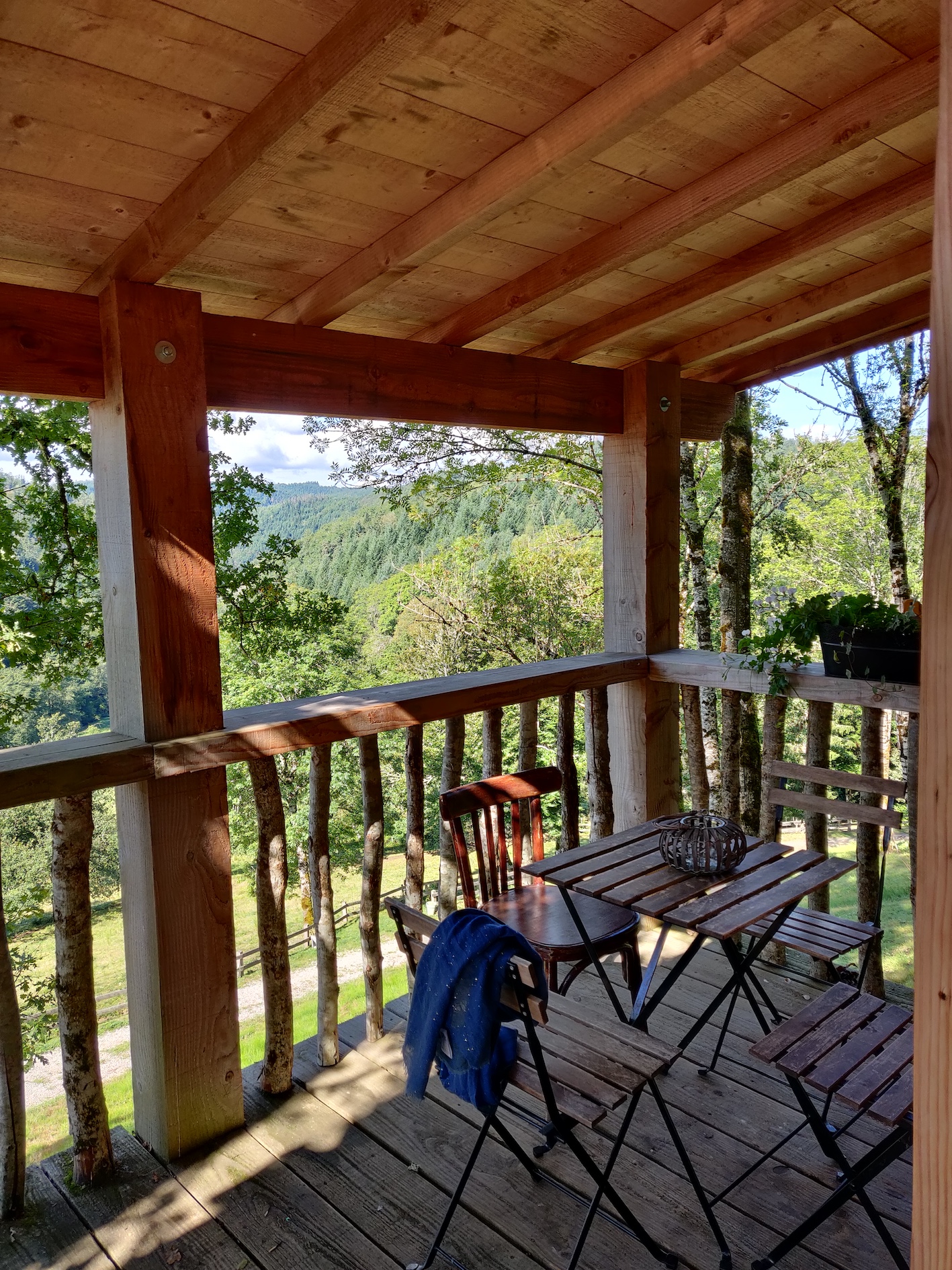 Cabane Chataignier — Cabane sur pilotis avec spa à Puy-de-Dôme à Orcines — chambre