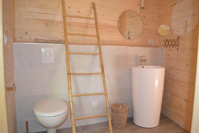 Lodge Bohème : une cabane poétique en pleine nature à Magné — salle de bain