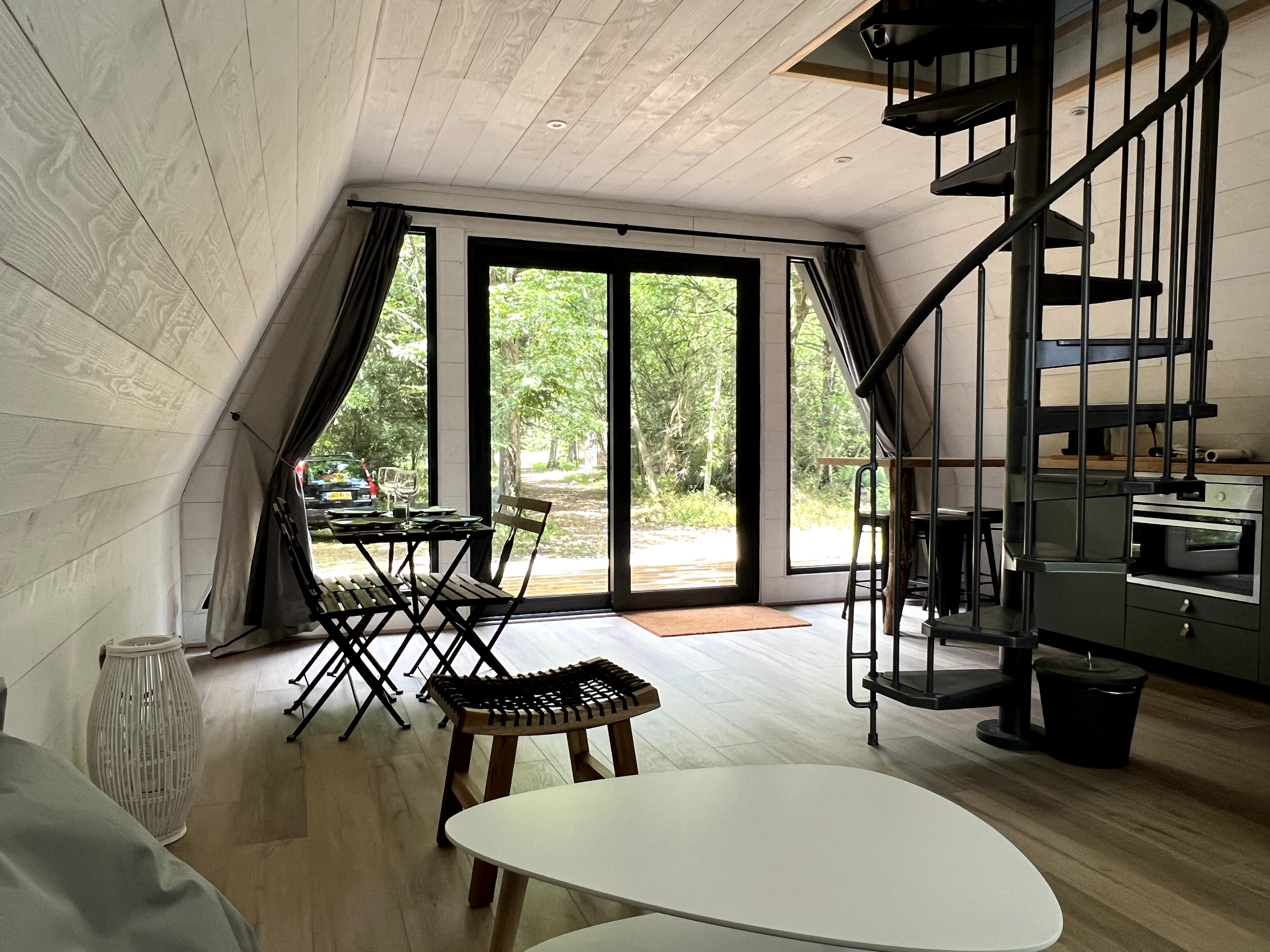 L'A-tipi-que : une cabane au cœur de la nature charentaise à Saint-Pierre-La-Noue — salle de bain