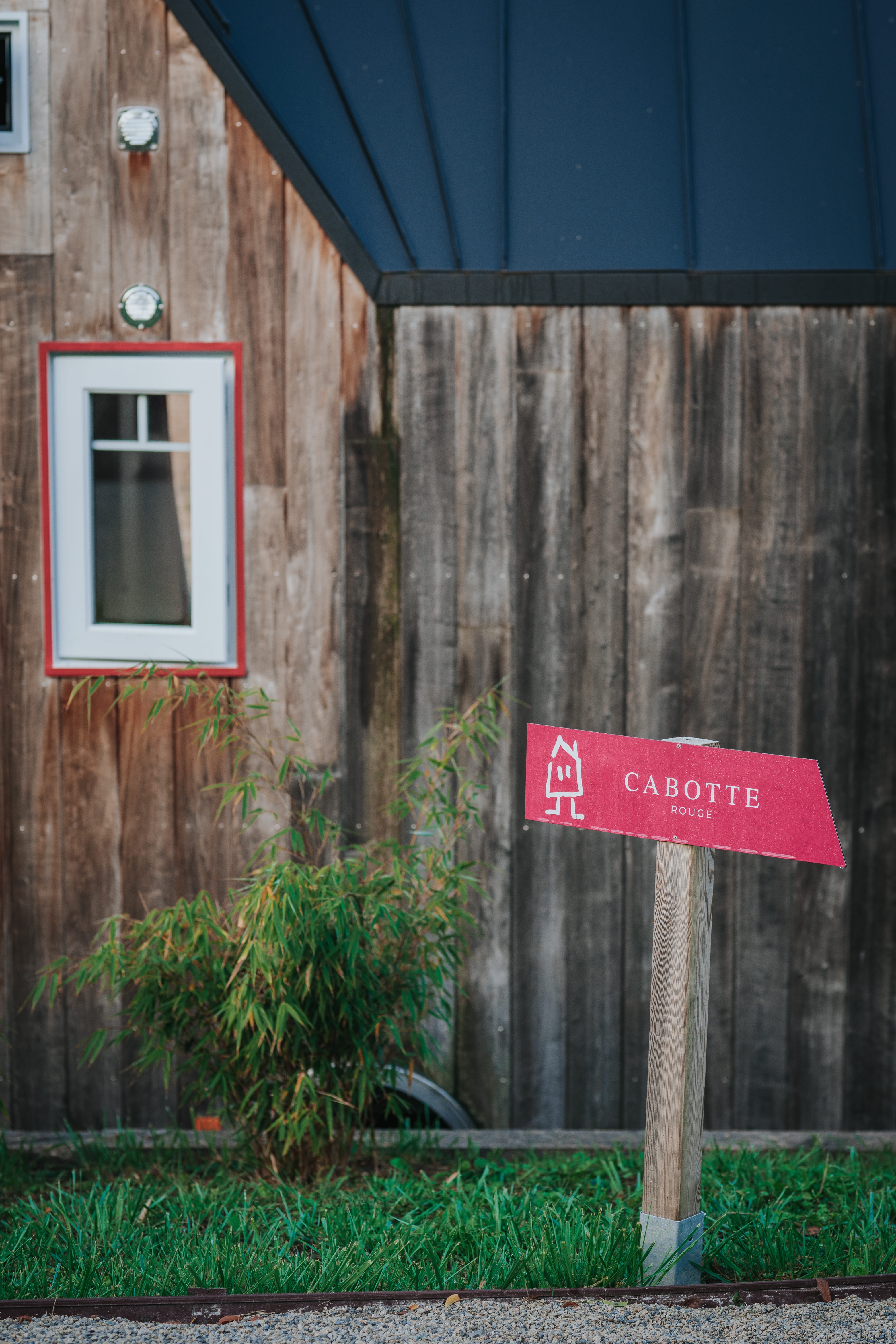 Cabotte Rouge & Spa — Tiny House cosy à Saône-et-Loire à Genouilly — détail architectural