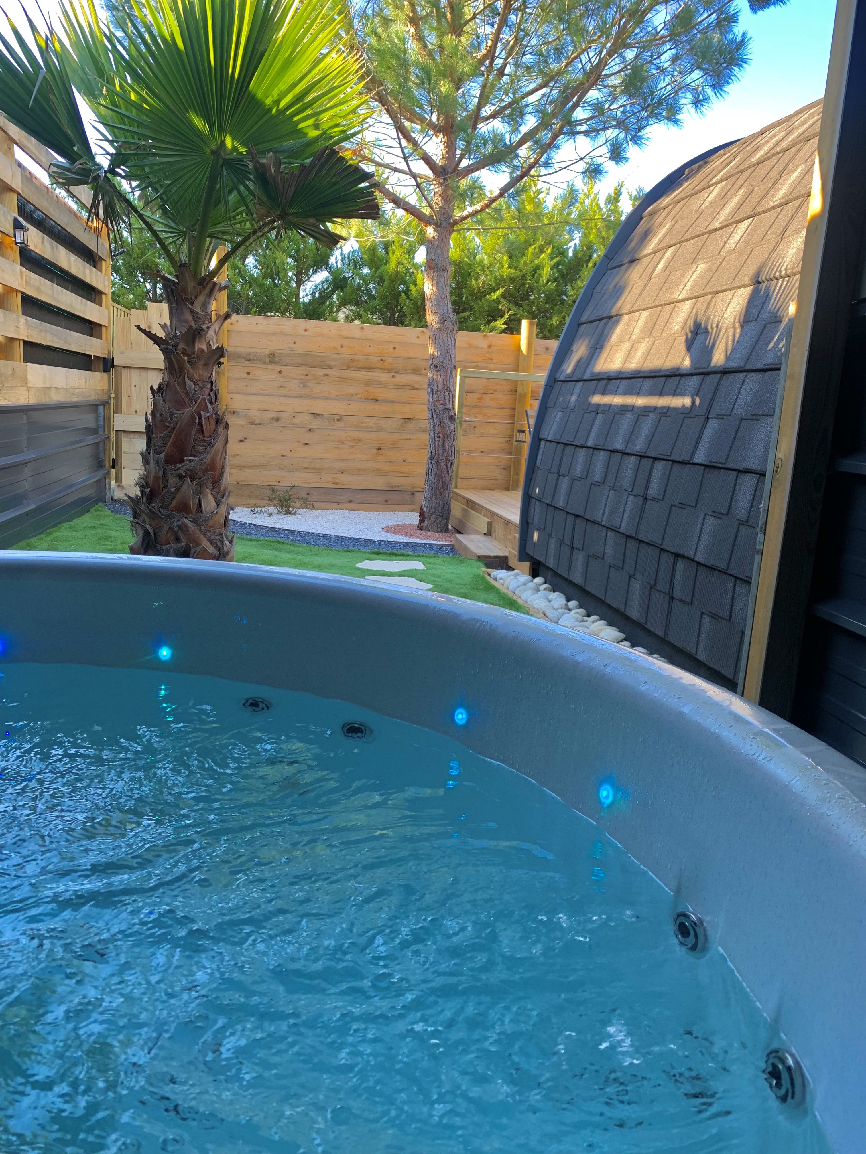 A l’ombre des pods « Le Chardonnay & Spa » — Pod avec spa à Carcassonne